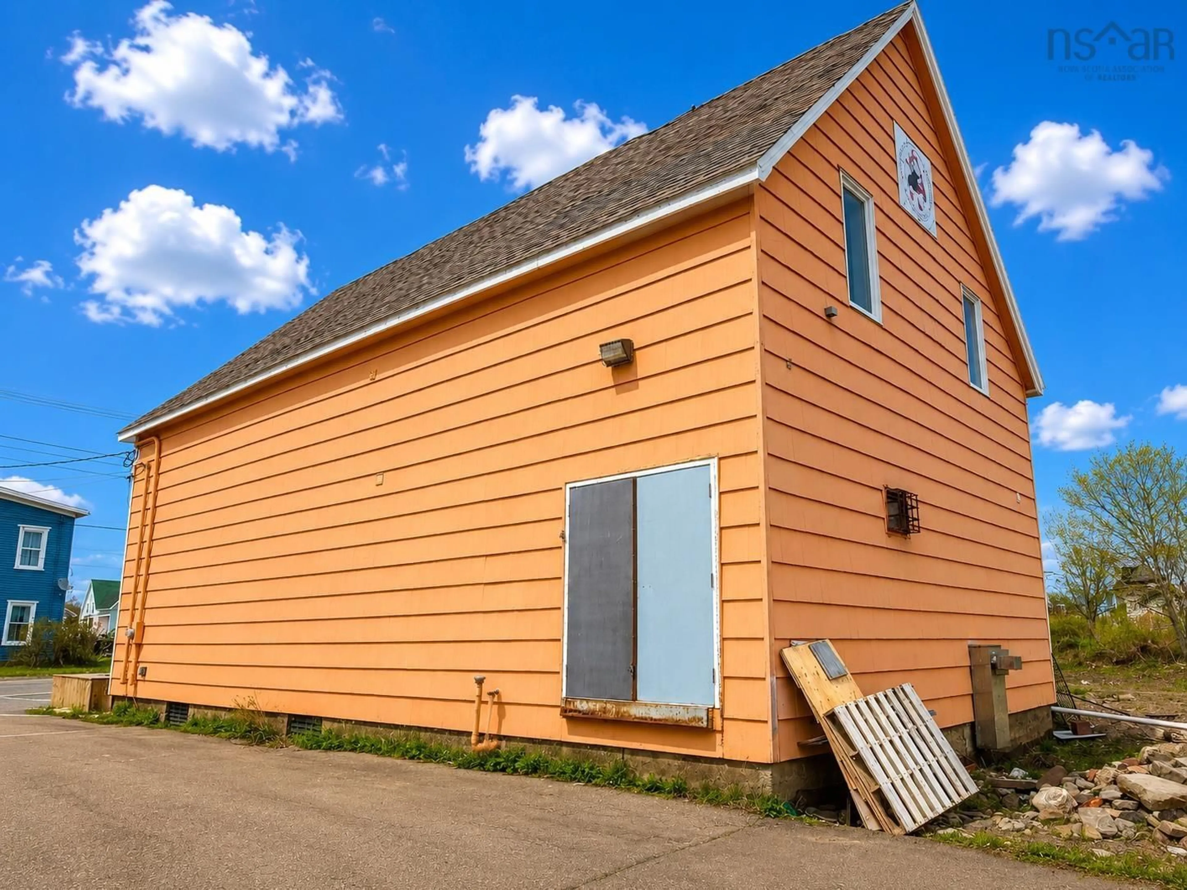 Home with vinyl exterior material, building for 152 Main St, Joggins Nova Scotia B0L 1A0