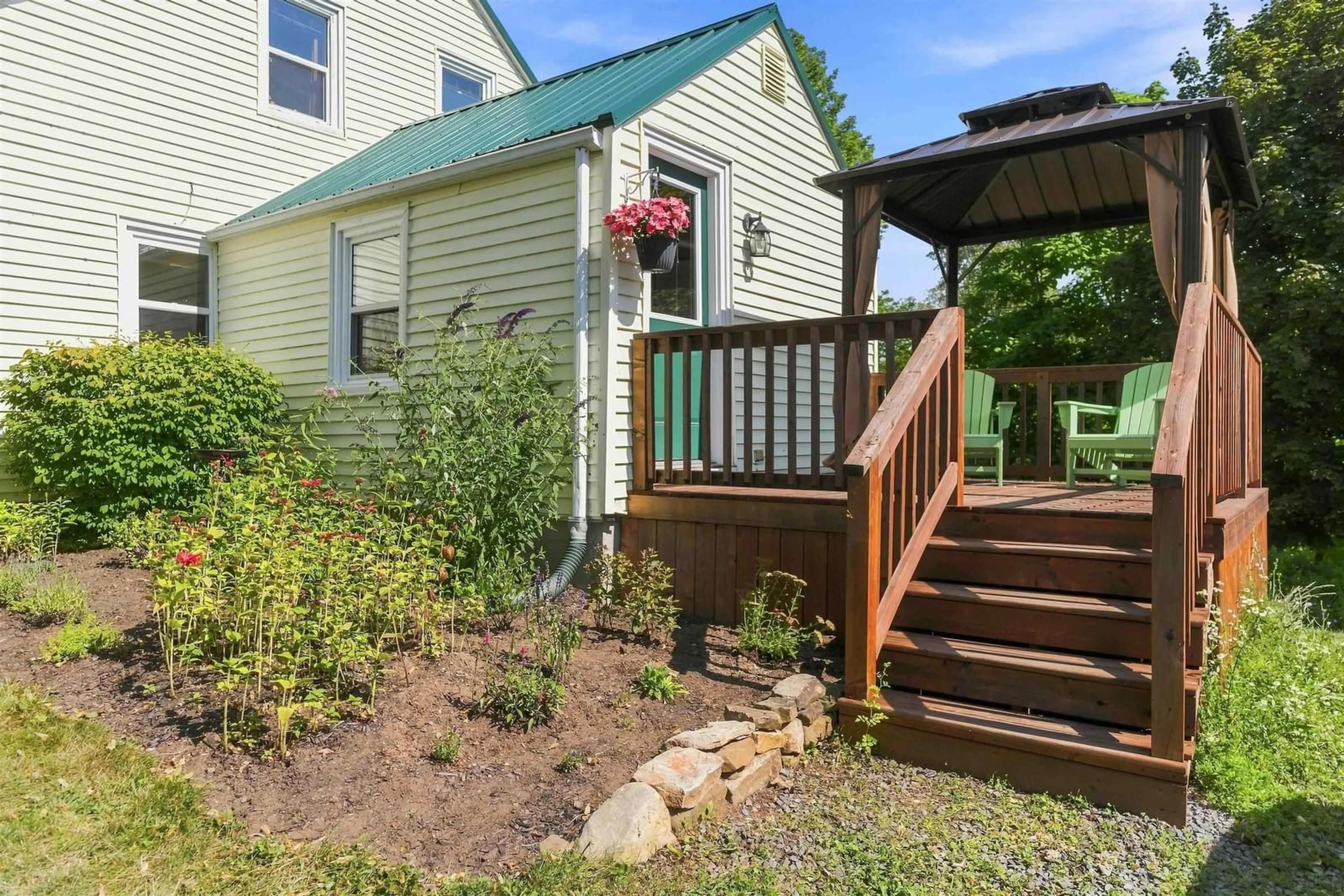 Patio, street for 14077 Highway 1, Hants Border Nova Scotia B0P 1P0