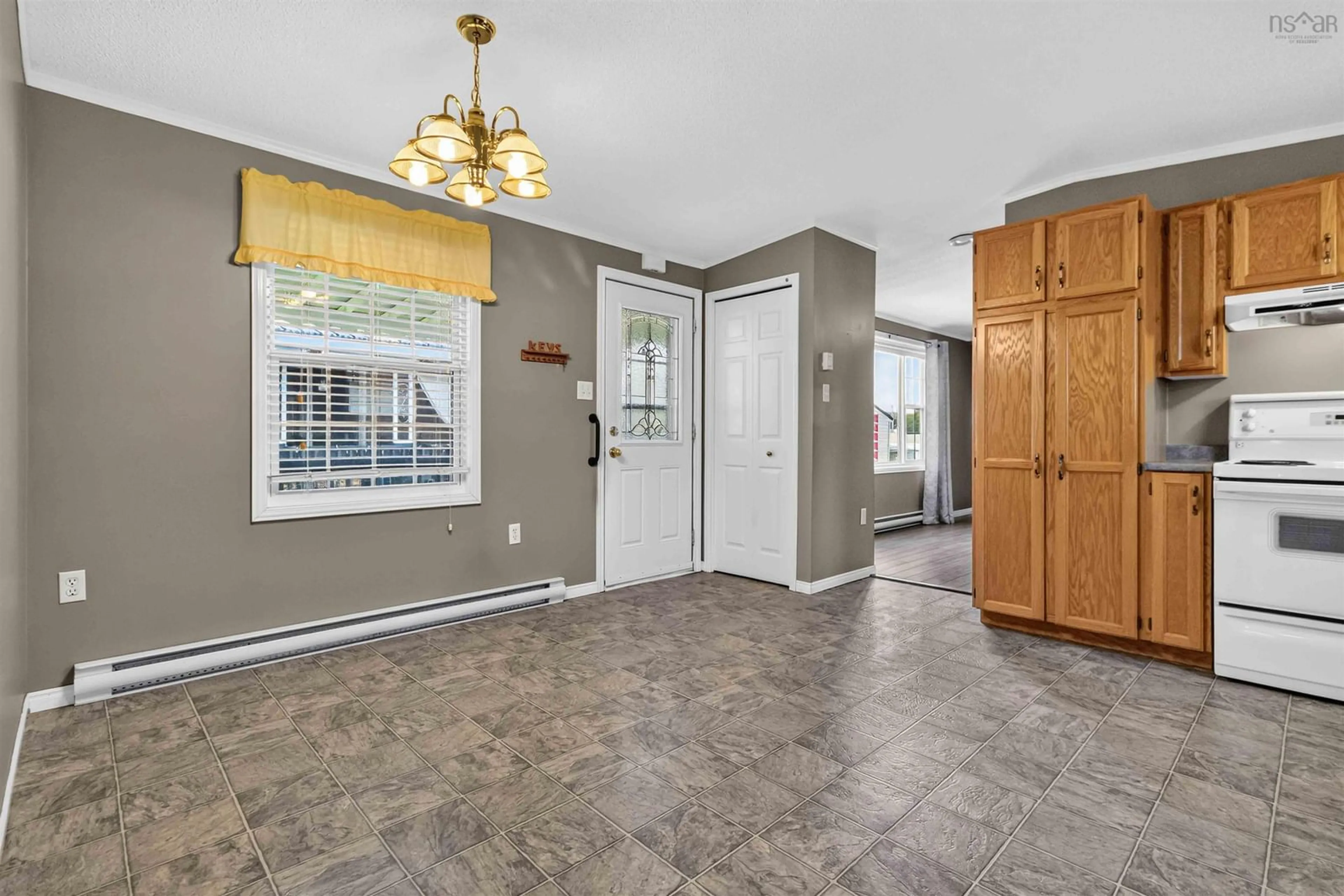 Indoor entryway for 109 Sherbrooke Ave, Bridgewater Nova Scotia B4V 4E9
