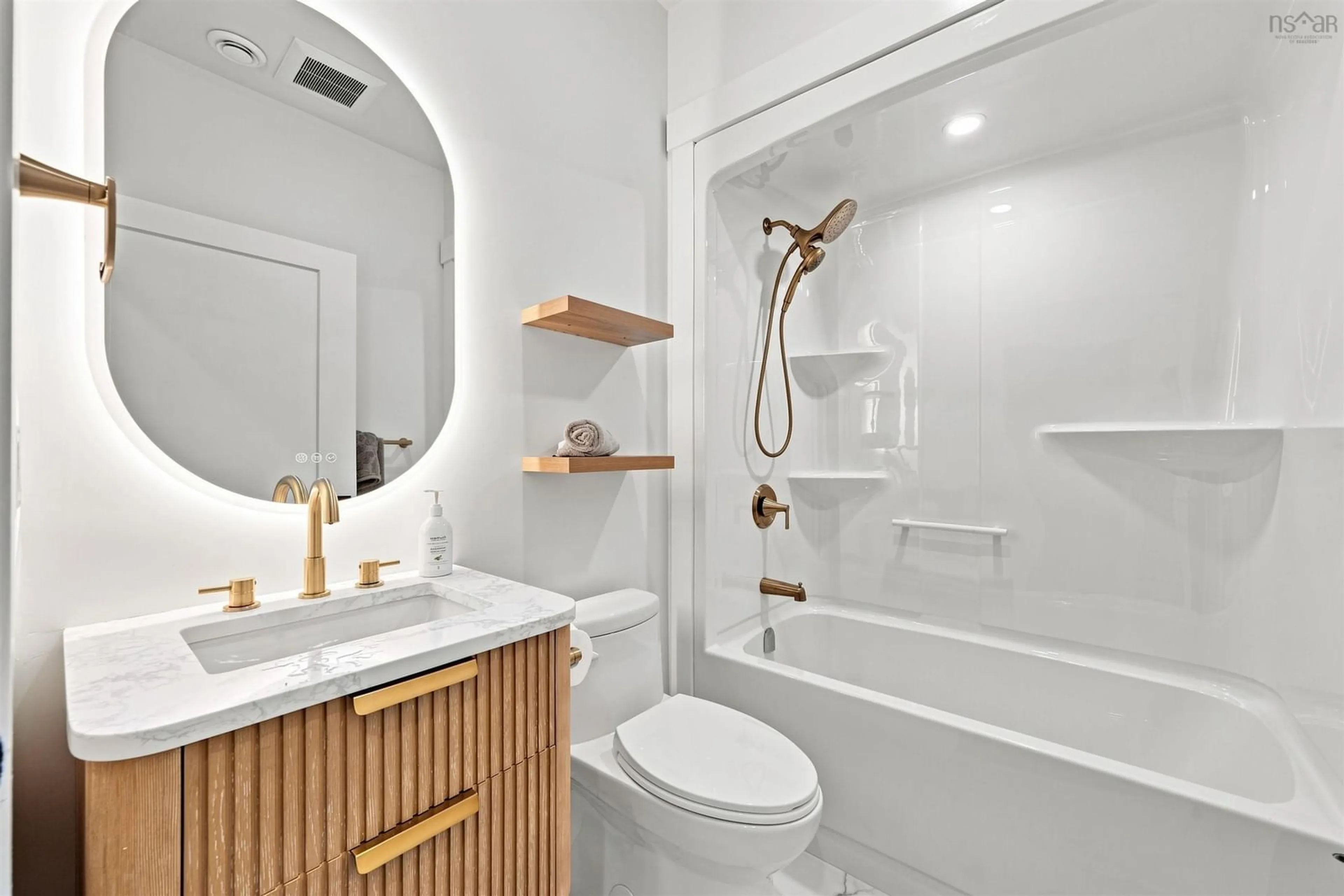 Standard bathroom, ceramic/tile floor for 18 Wilson Dr, Chester Nova Scotia B0J 1N0
