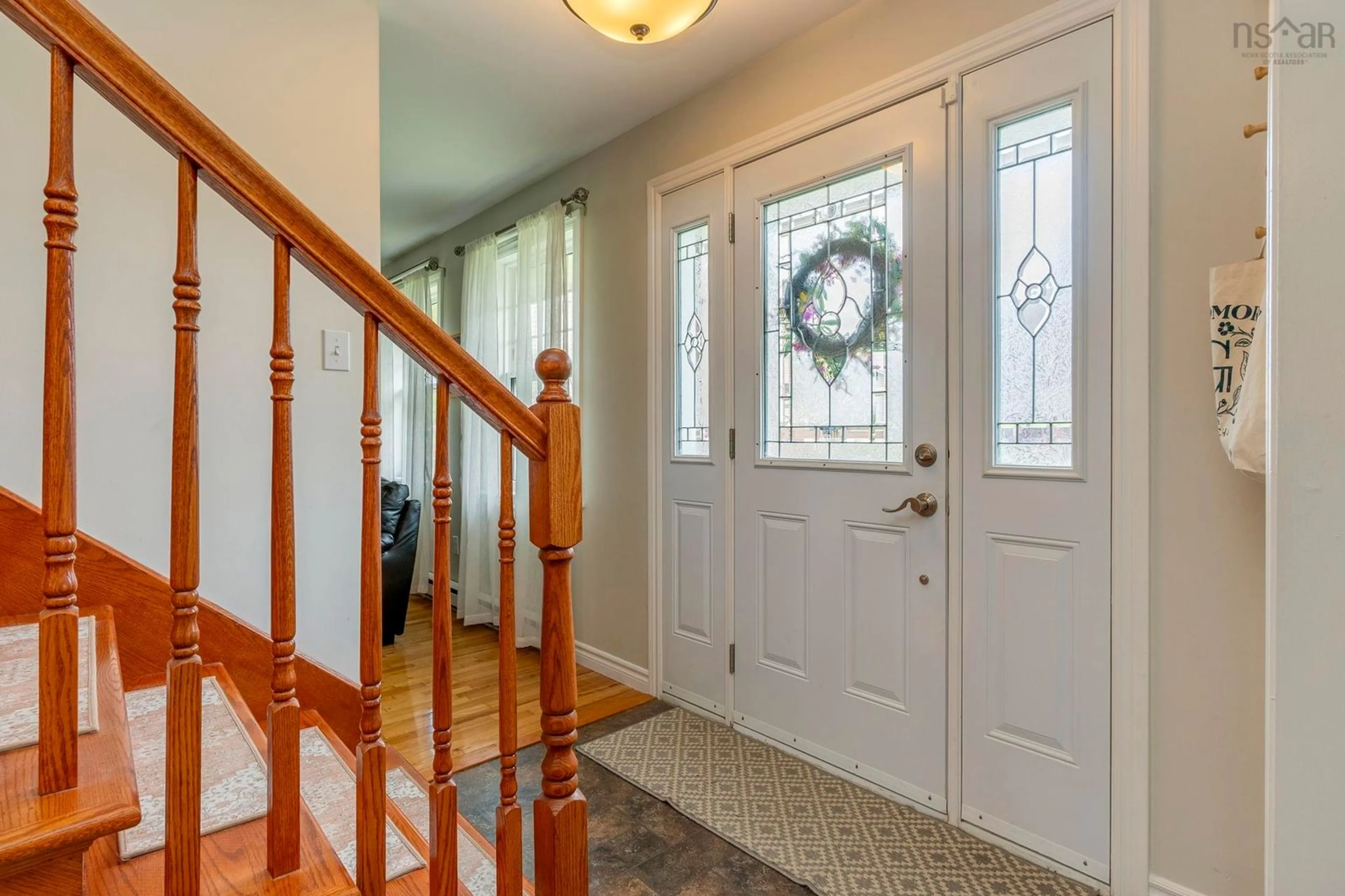 Indoor entryway for 140 Flagstone Dr, Dartmouth Nova Scotia B2V 1Z8