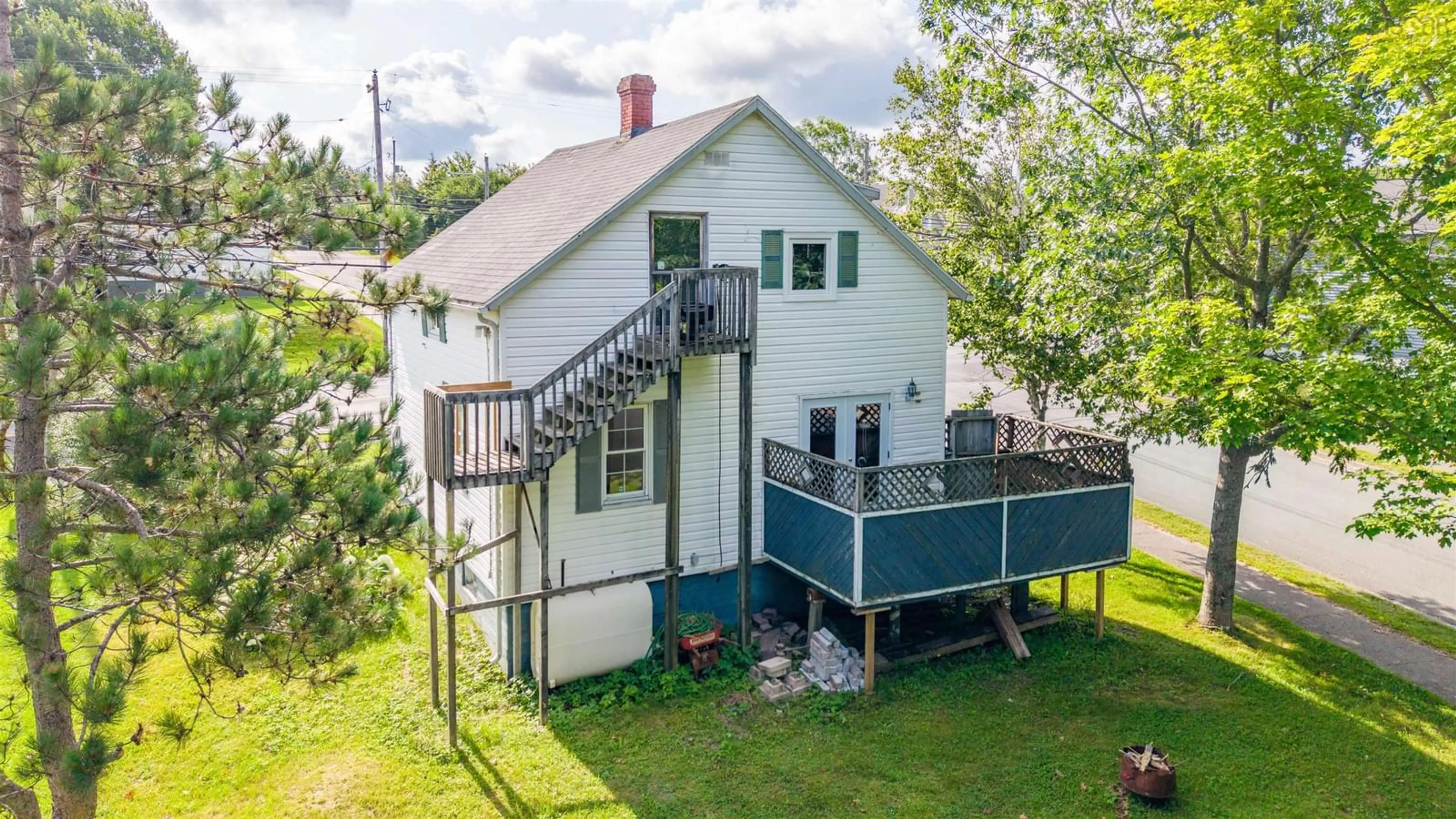 A pic from outside/outdoor area/front of a property/back of a property/a pic from drone, building for 350 Alexandra St, Sydney Nova Scotia B1S 2G3