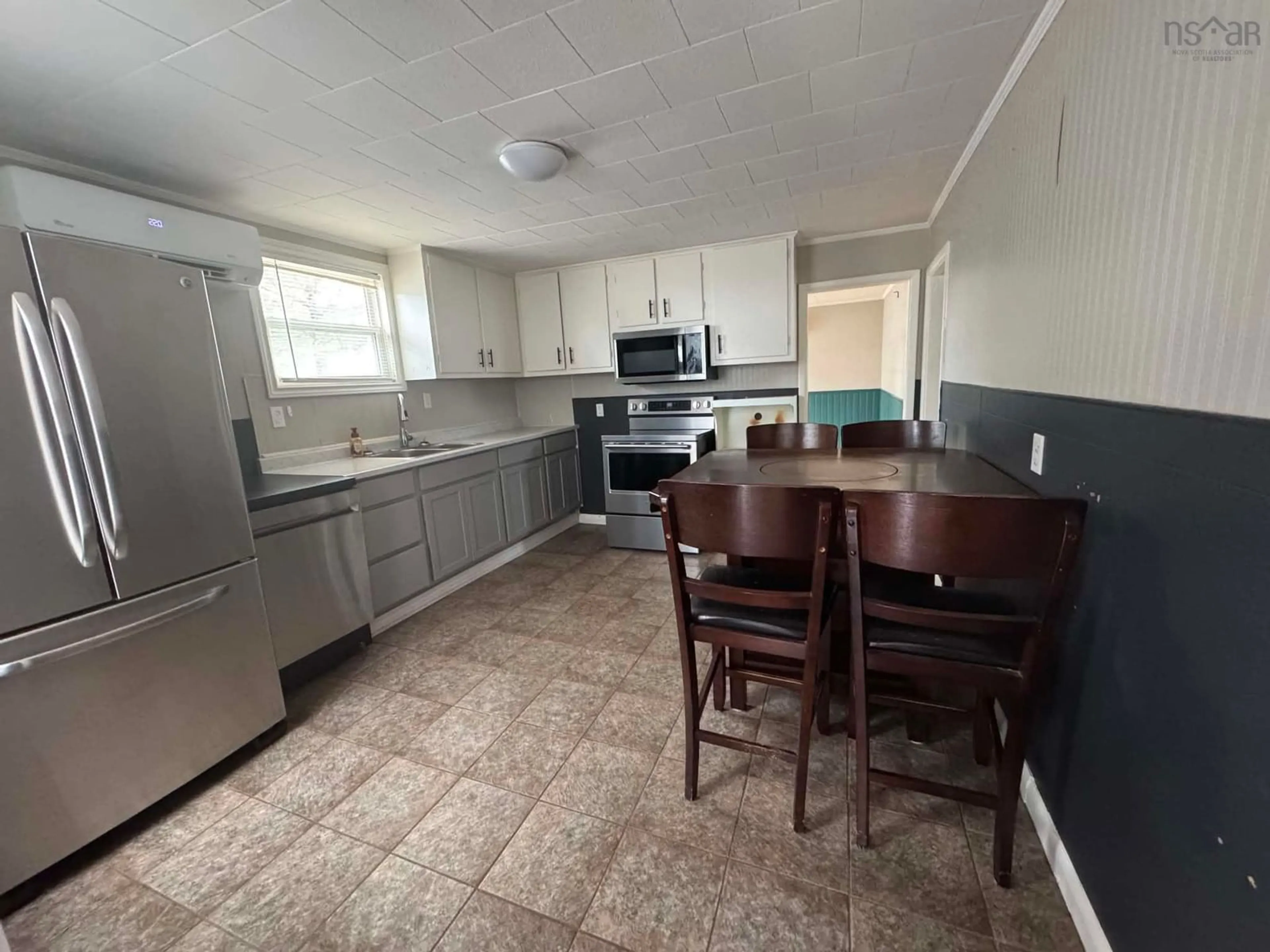 Standard kitchen, unknown for 1057 George St, Sydney Nova Scotia B1P 1M9