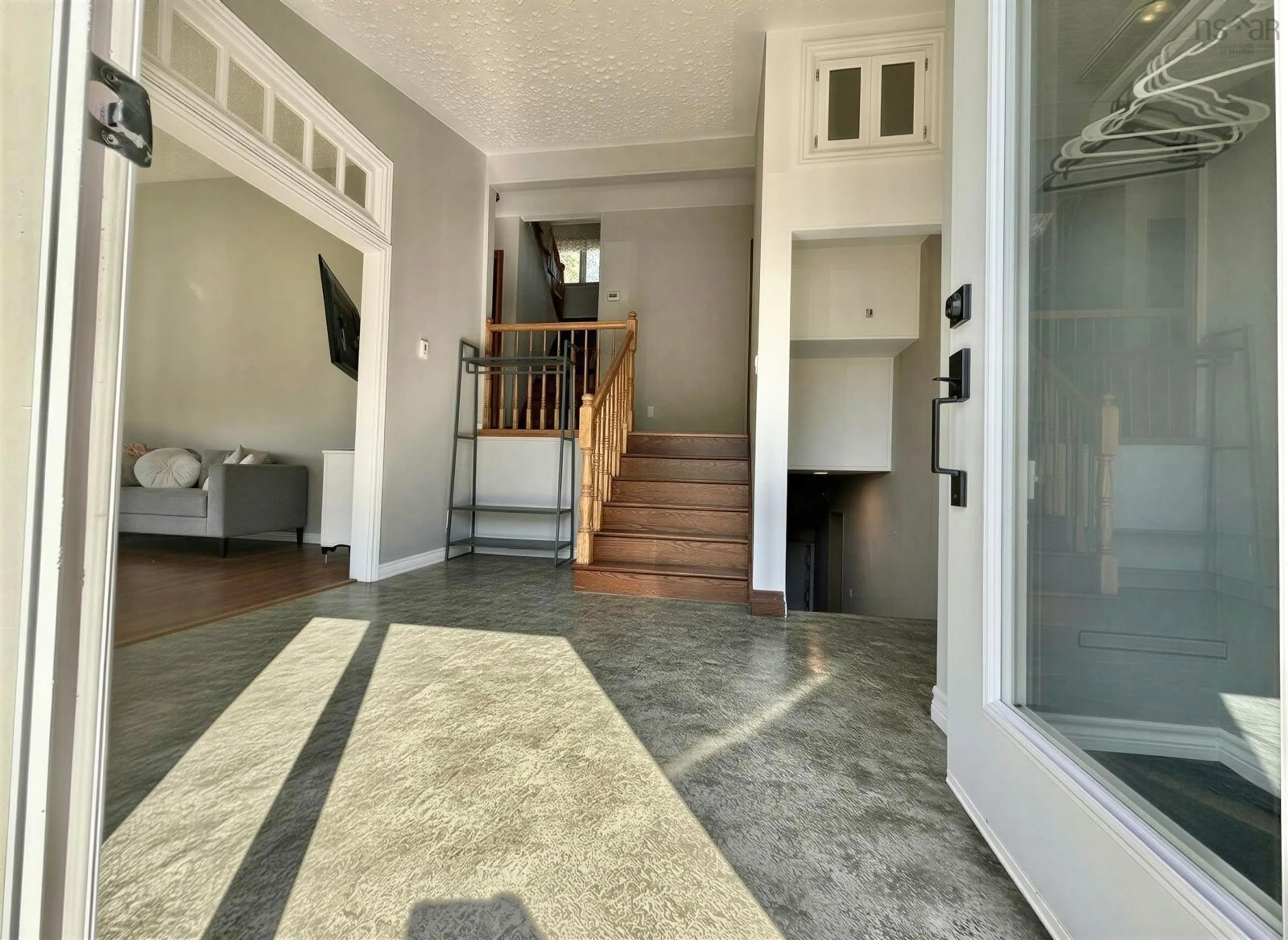 Indoor foyer for 22 Belvedere Dr, Lower Sackville Nova Scotia B4C 2M1