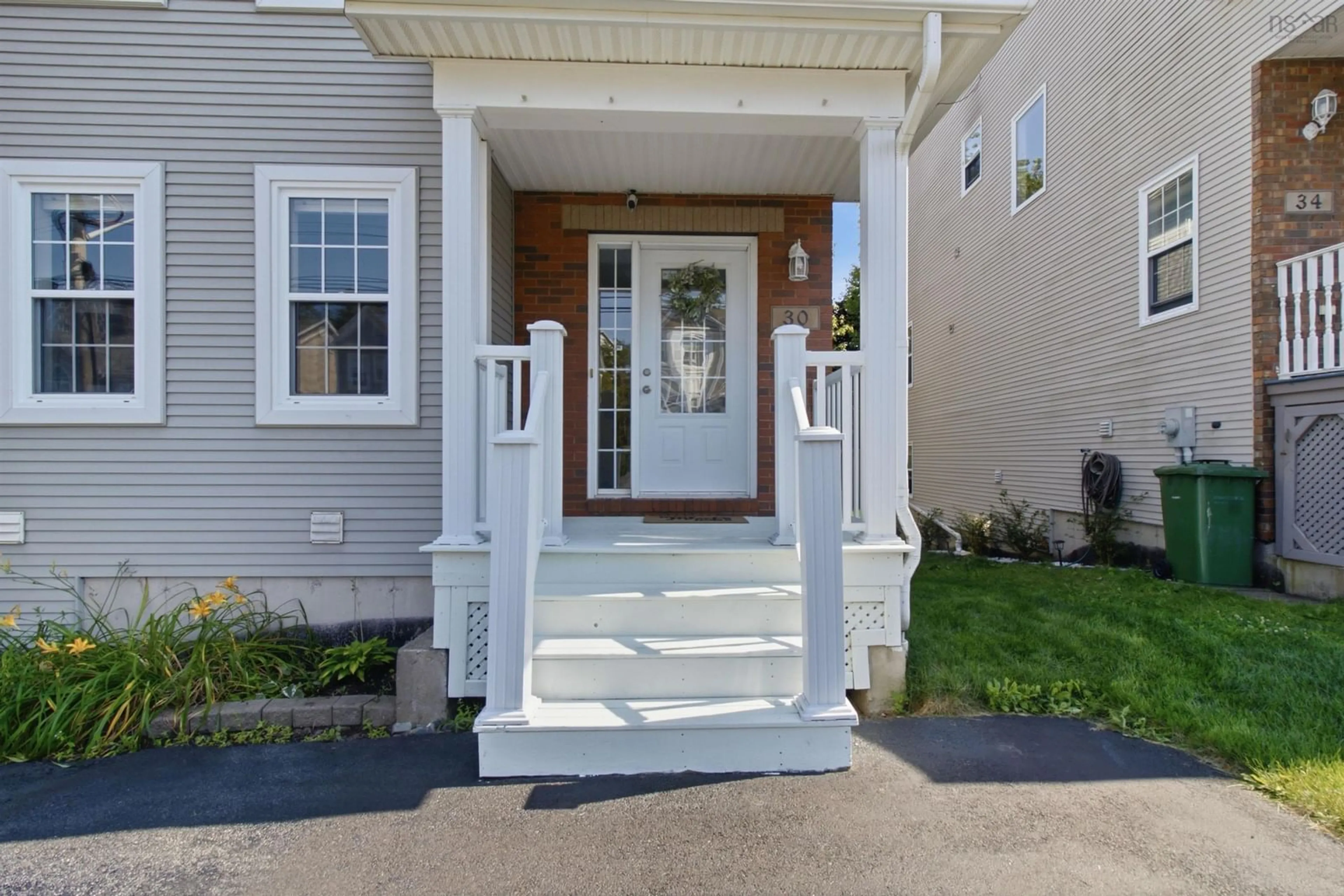 Indoor entryway for 30 Outrigger Cres, Halifax Nova Scotia B3M 4V8