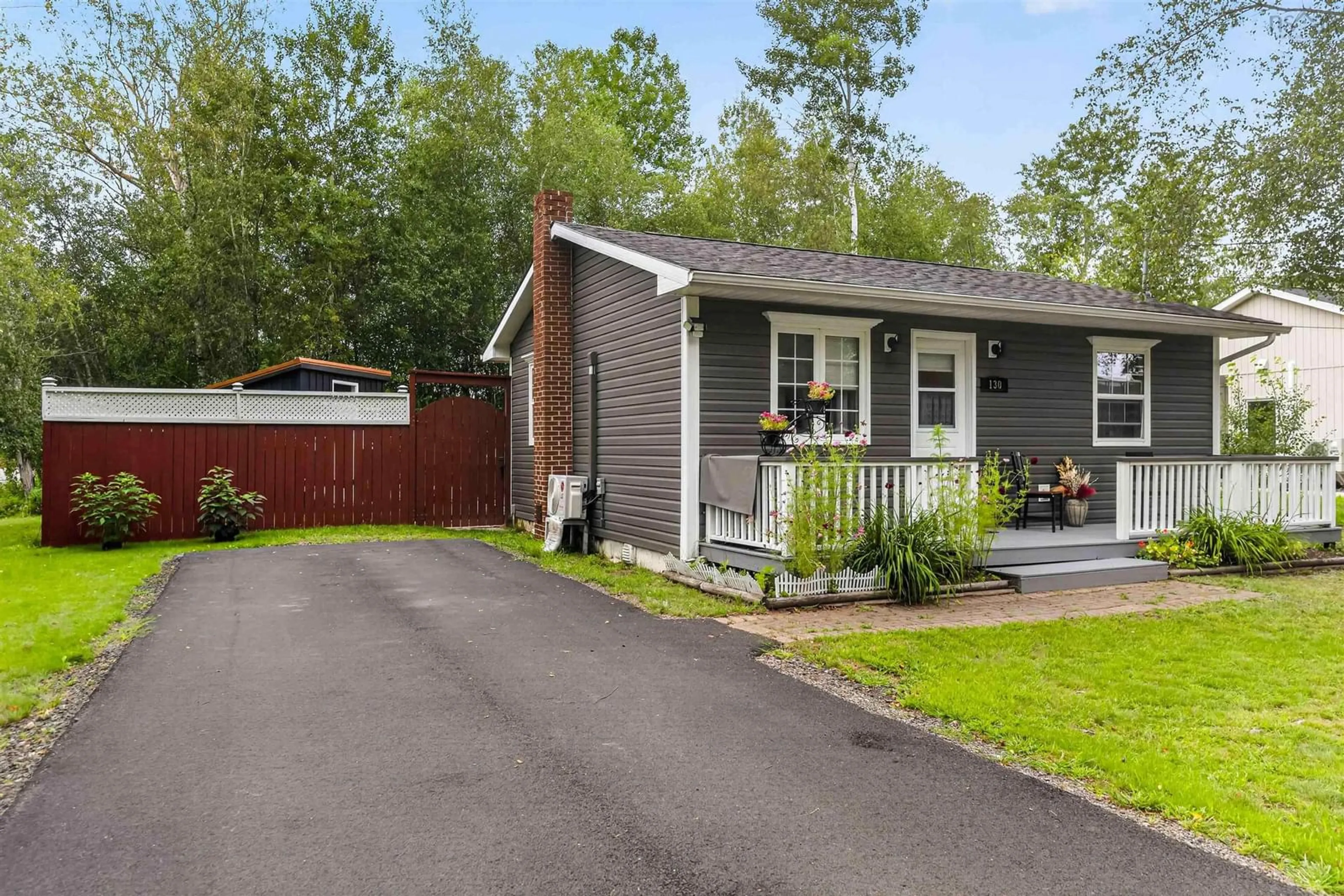Home with vinyl exterior material, street for 130 Sunset Cres, Middleton Nova Scotia B0S 1P0