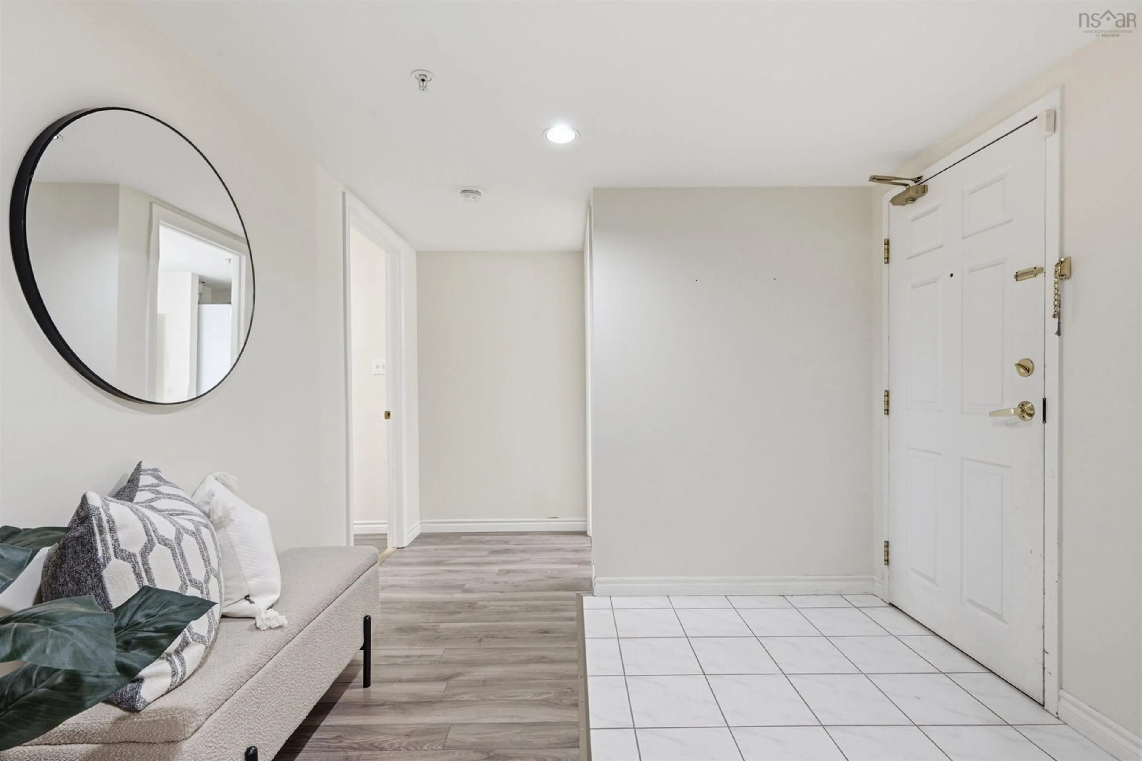 Indoor entryway for 1041 Wellington St #210, Halifax Nova Scotia B3H 4P5