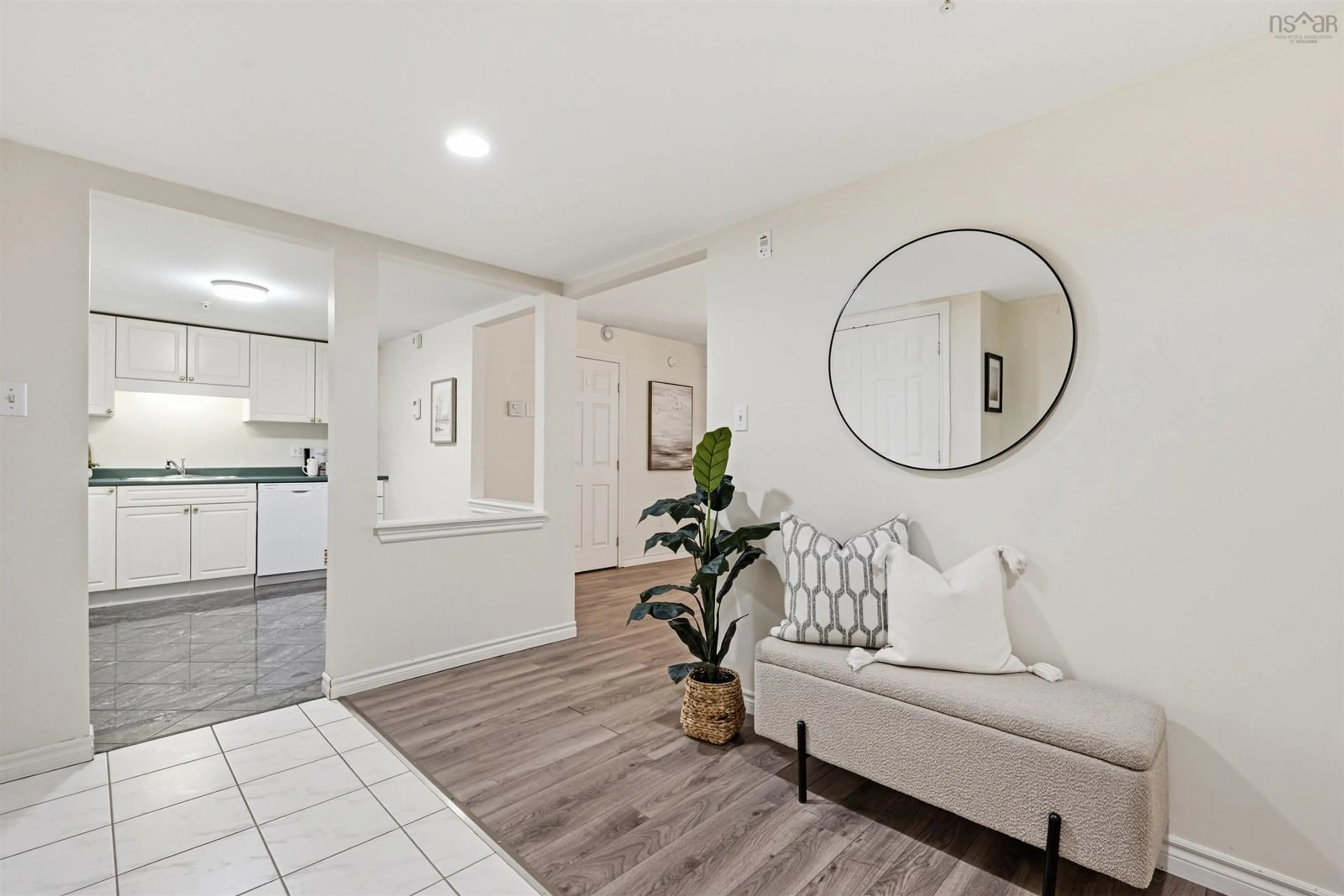 Indoor entryway for 1041 Wellington St #210, Halifax Nova Scotia B3H 4P5