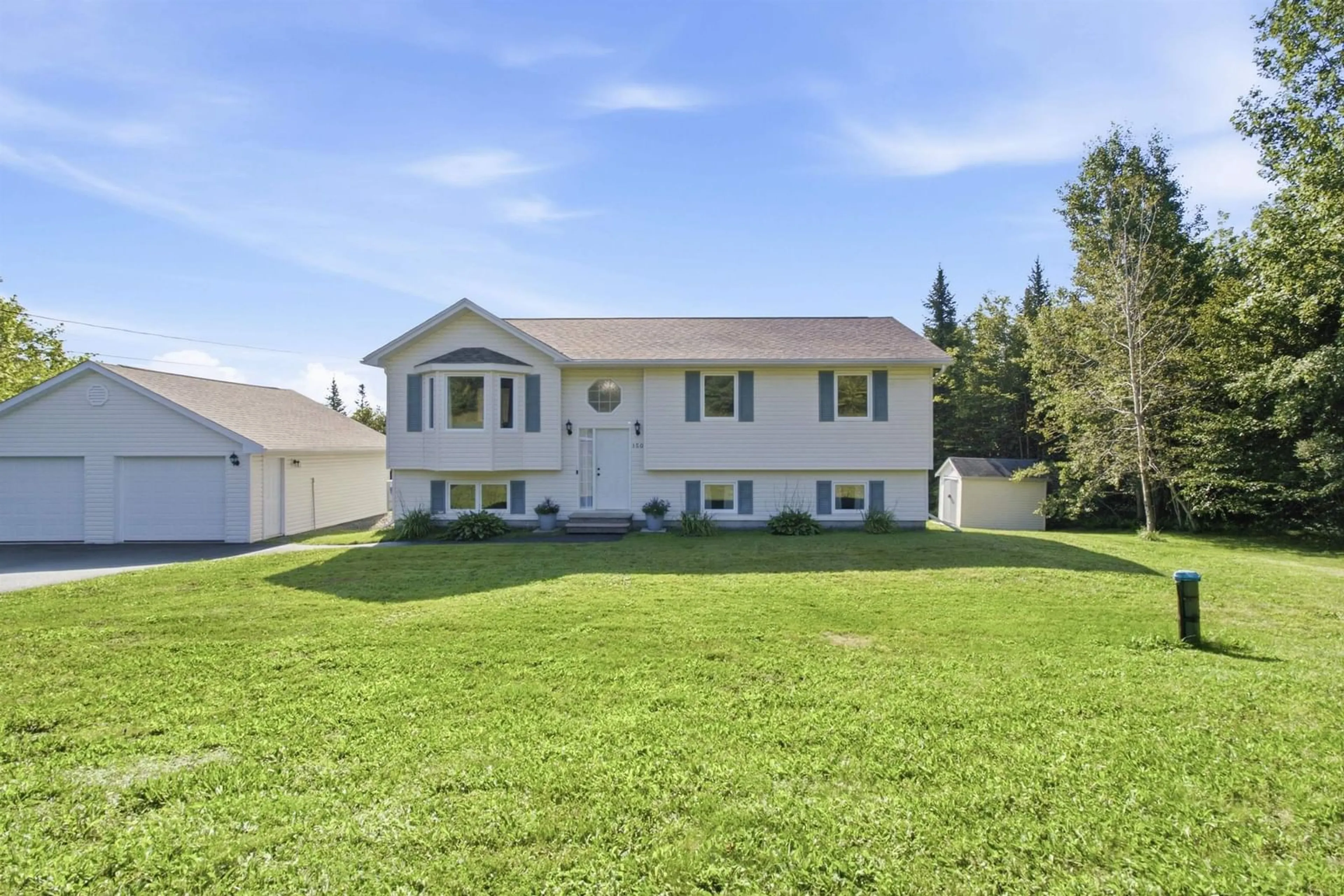 Home with vinyl exterior material, unknown for 150 Lindforest Crt, Middle Sackville Nova Scotia B4E 3J2
