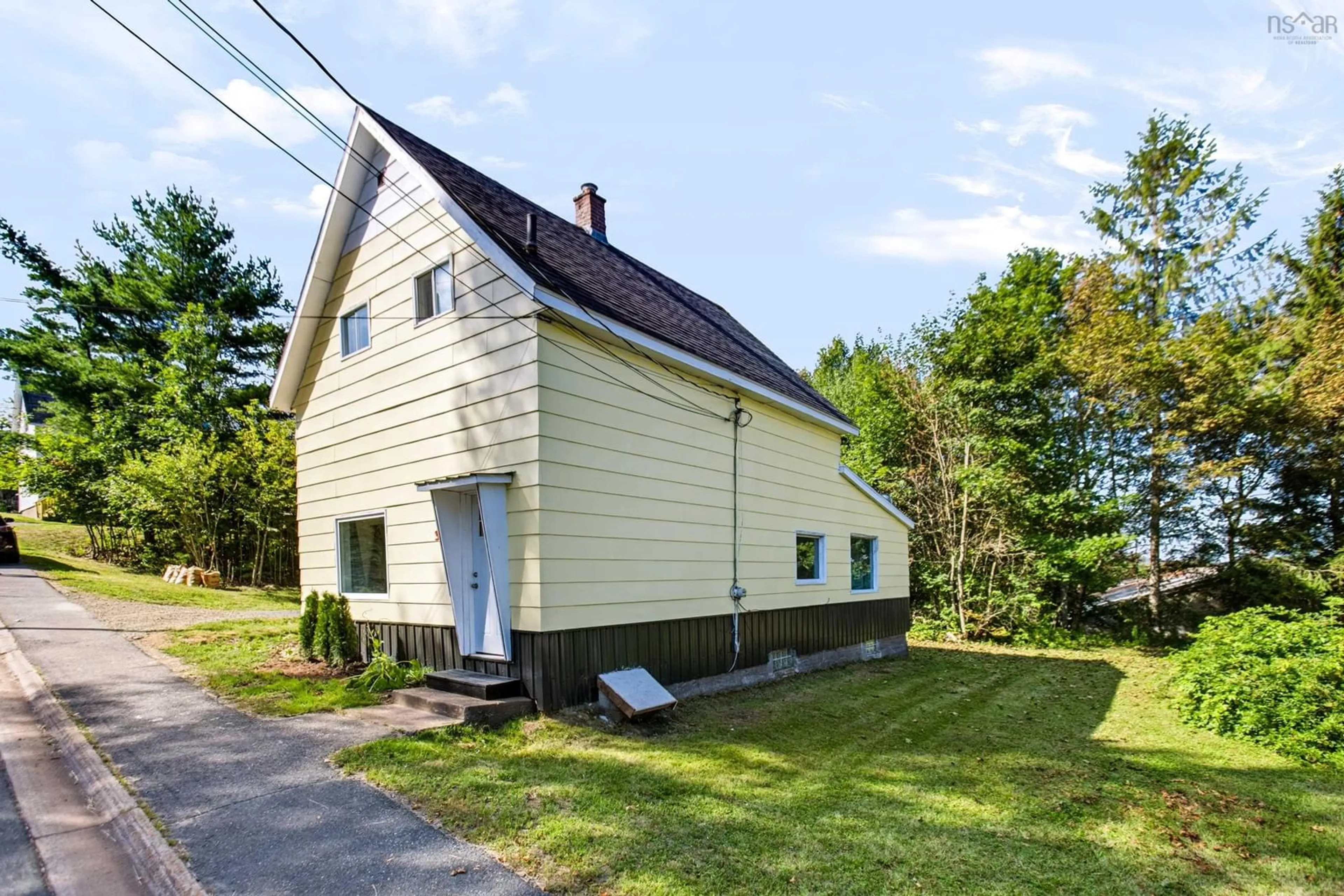 Home with vinyl exterior material, street for 37 Church St, Springhill Nova Scotia B0M 1X0