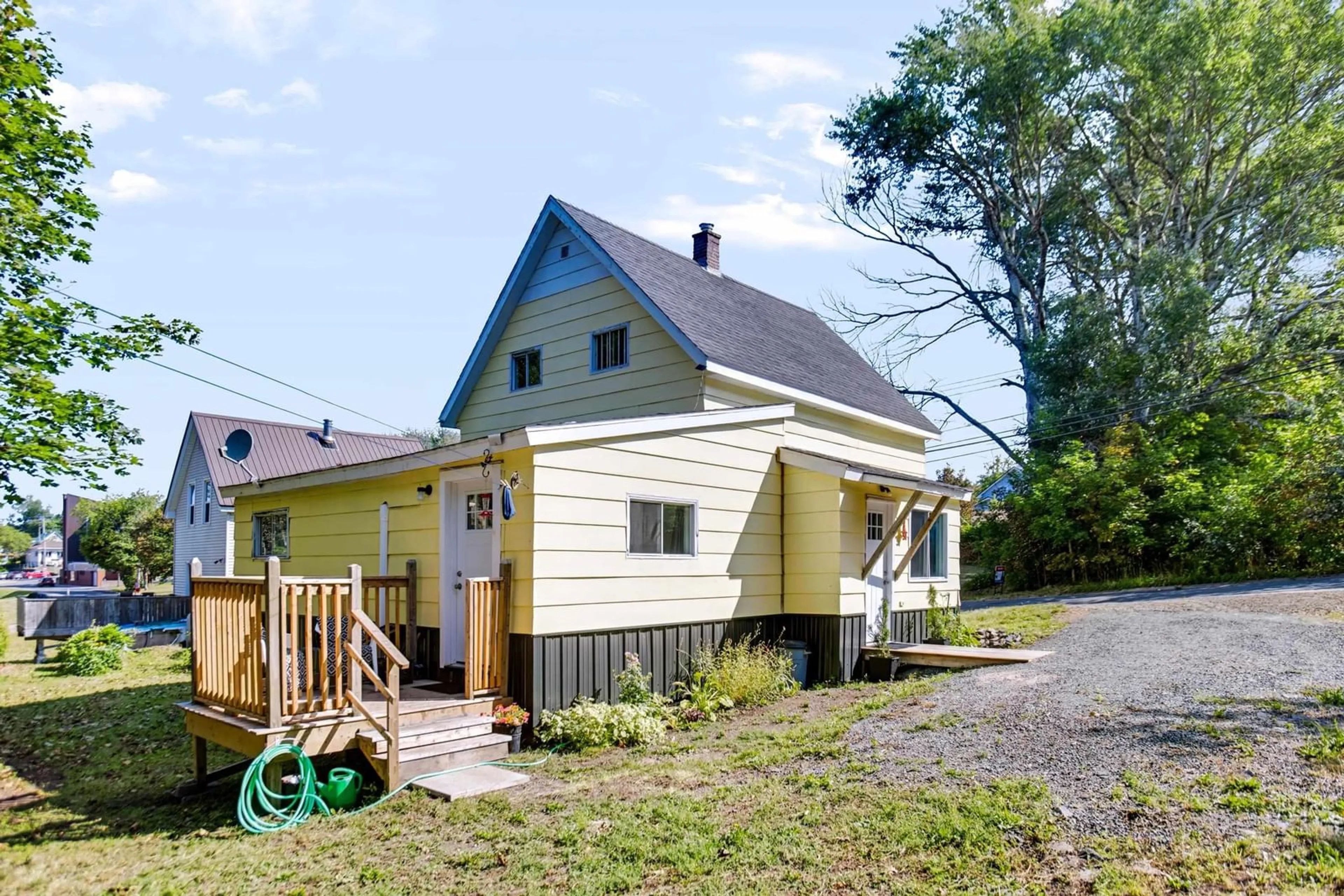 Home with vinyl exterior material, street for 37 Church St, Springhill Nova Scotia B0M 1X0