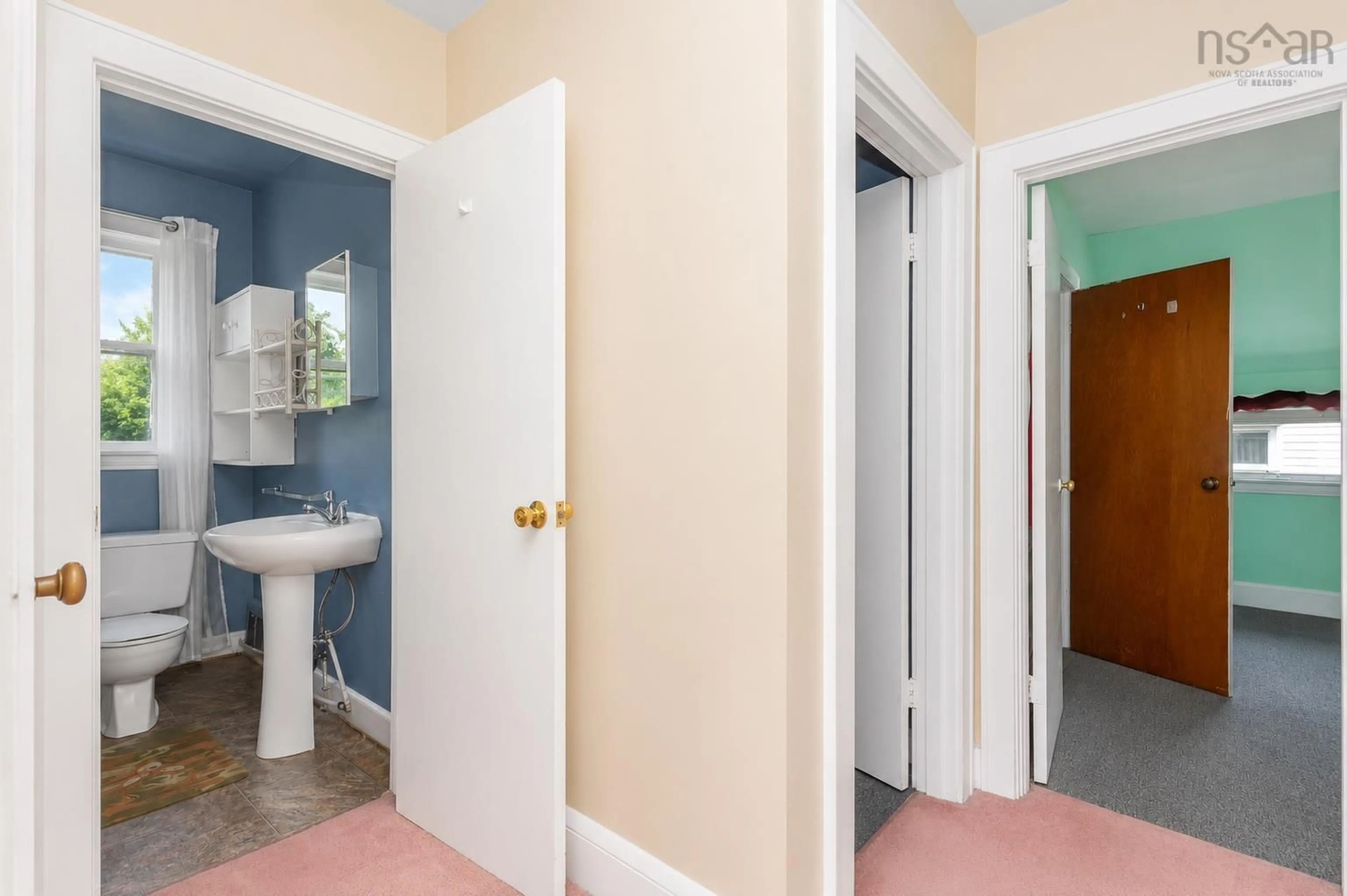 Standard bathroom, ceramic/tile floor for 173 Cabot St, Sydney Nova Scotia B1P 4E4
