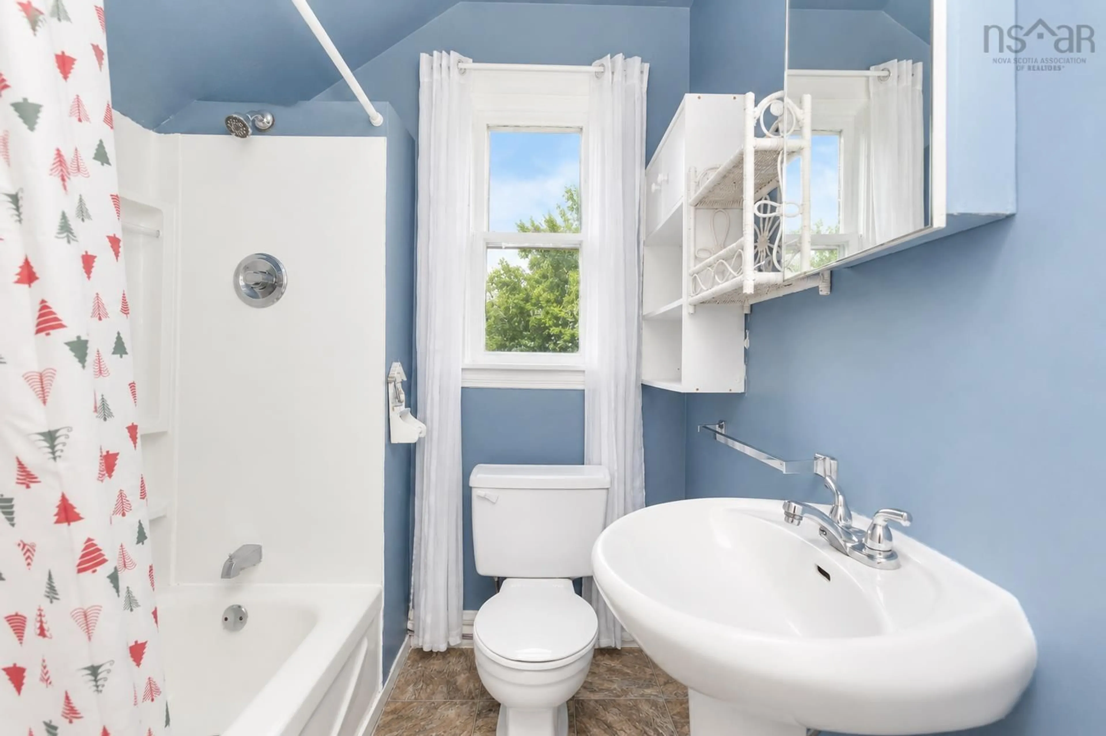 Standard bathroom, ceramic/tile floor for 173 Cabot St, Sydney Nova Scotia B1P 4E4