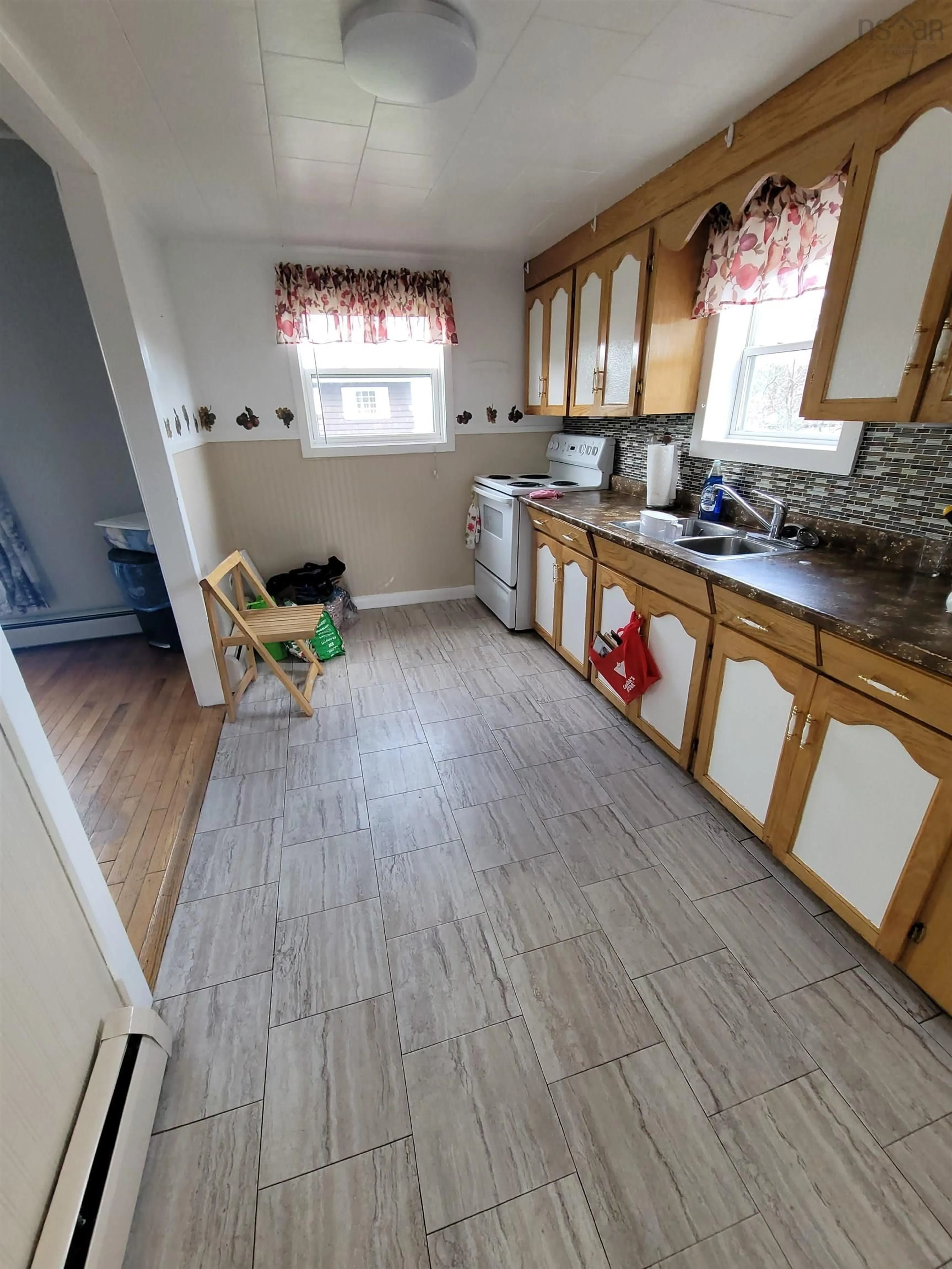 Unknown for 2 Davis St, Glace Bay Nova Scotia B1A 5G8