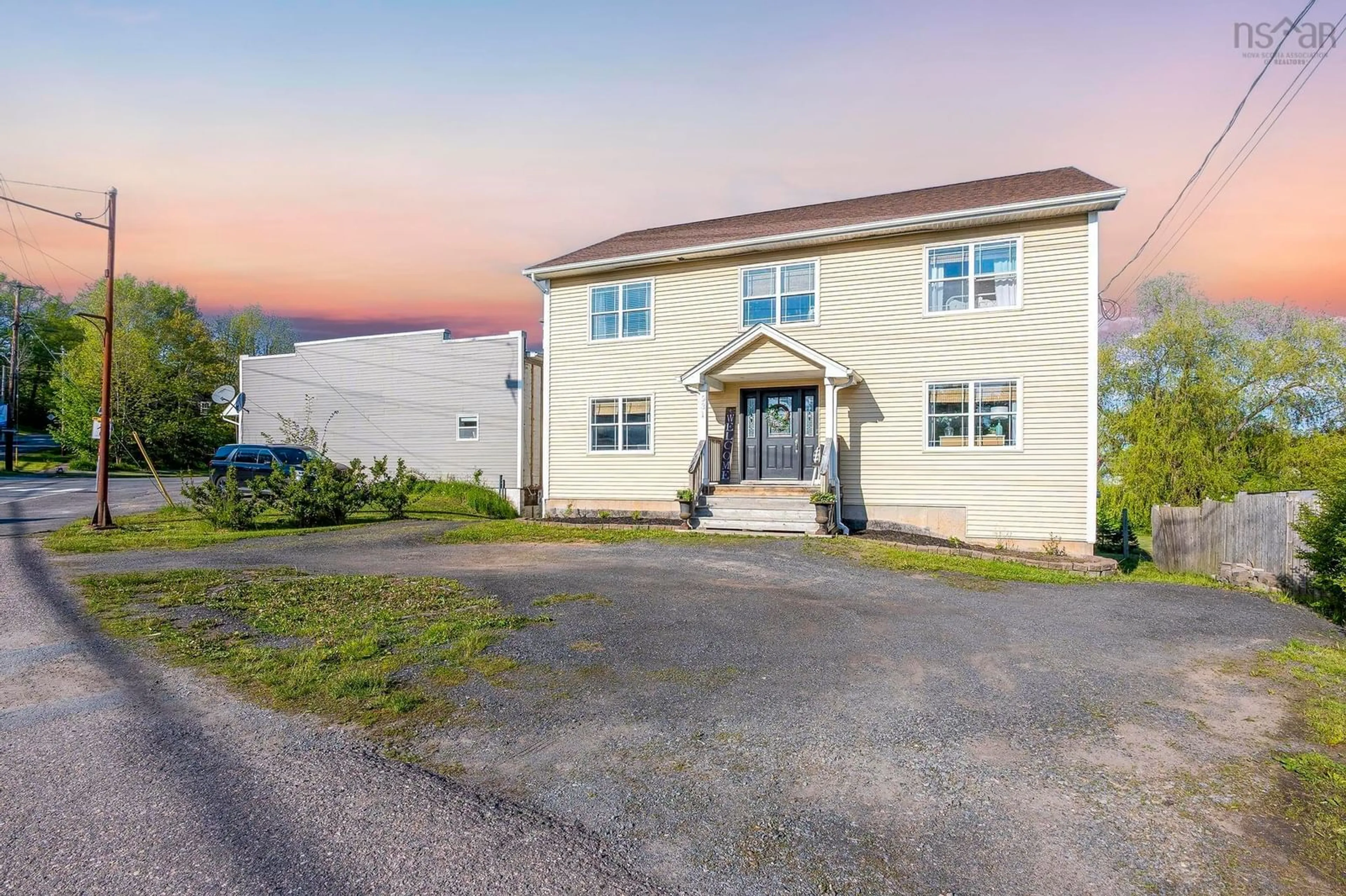 A pic from outside/outdoor area/front of a property/back of a property/a pic from drone, street for 931 King St, Windsor Nova Scotia B0N 2T0