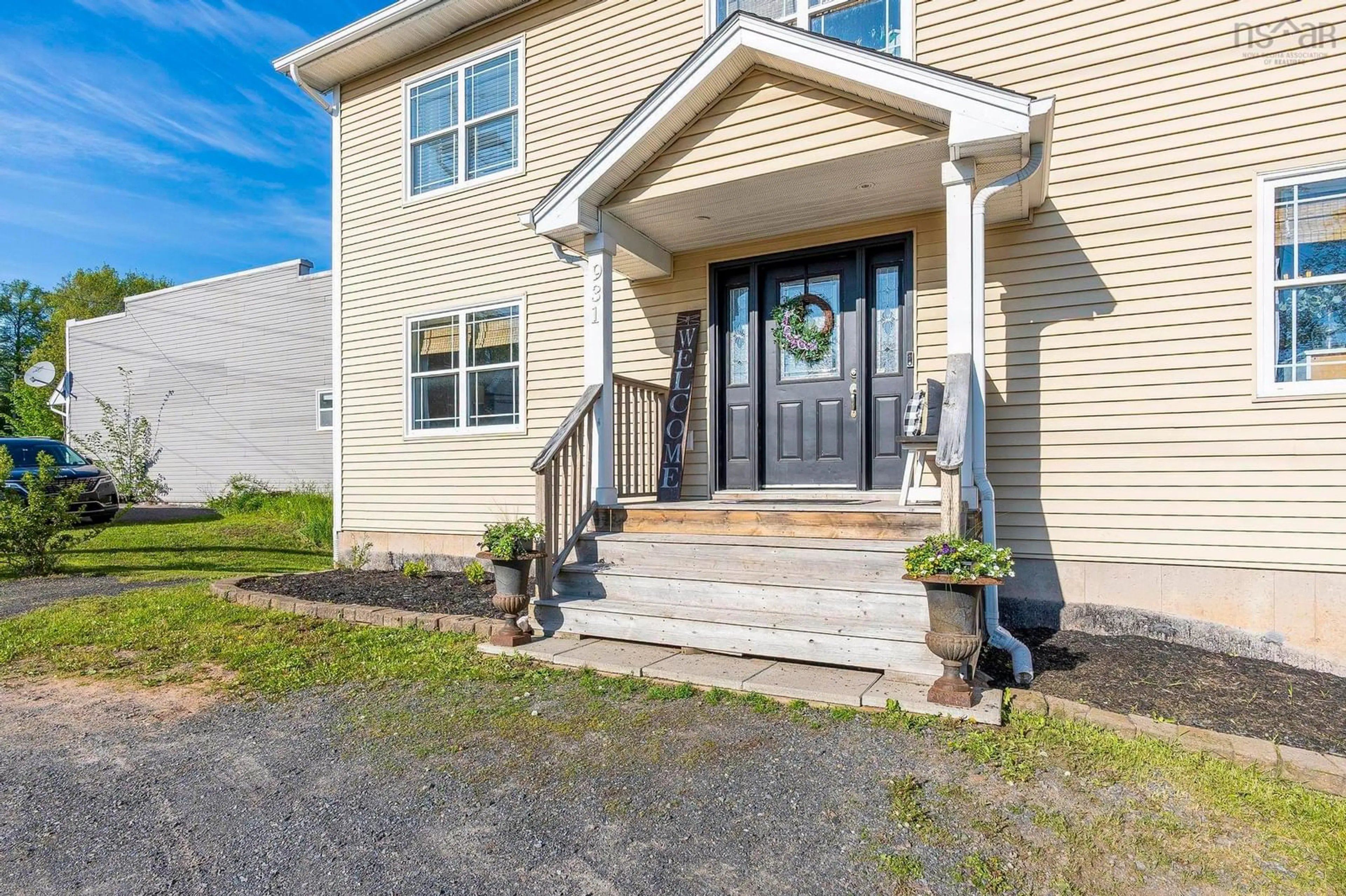 Home with vinyl exterior material, street for 931 King St, Windsor Nova Scotia B0N 2T0