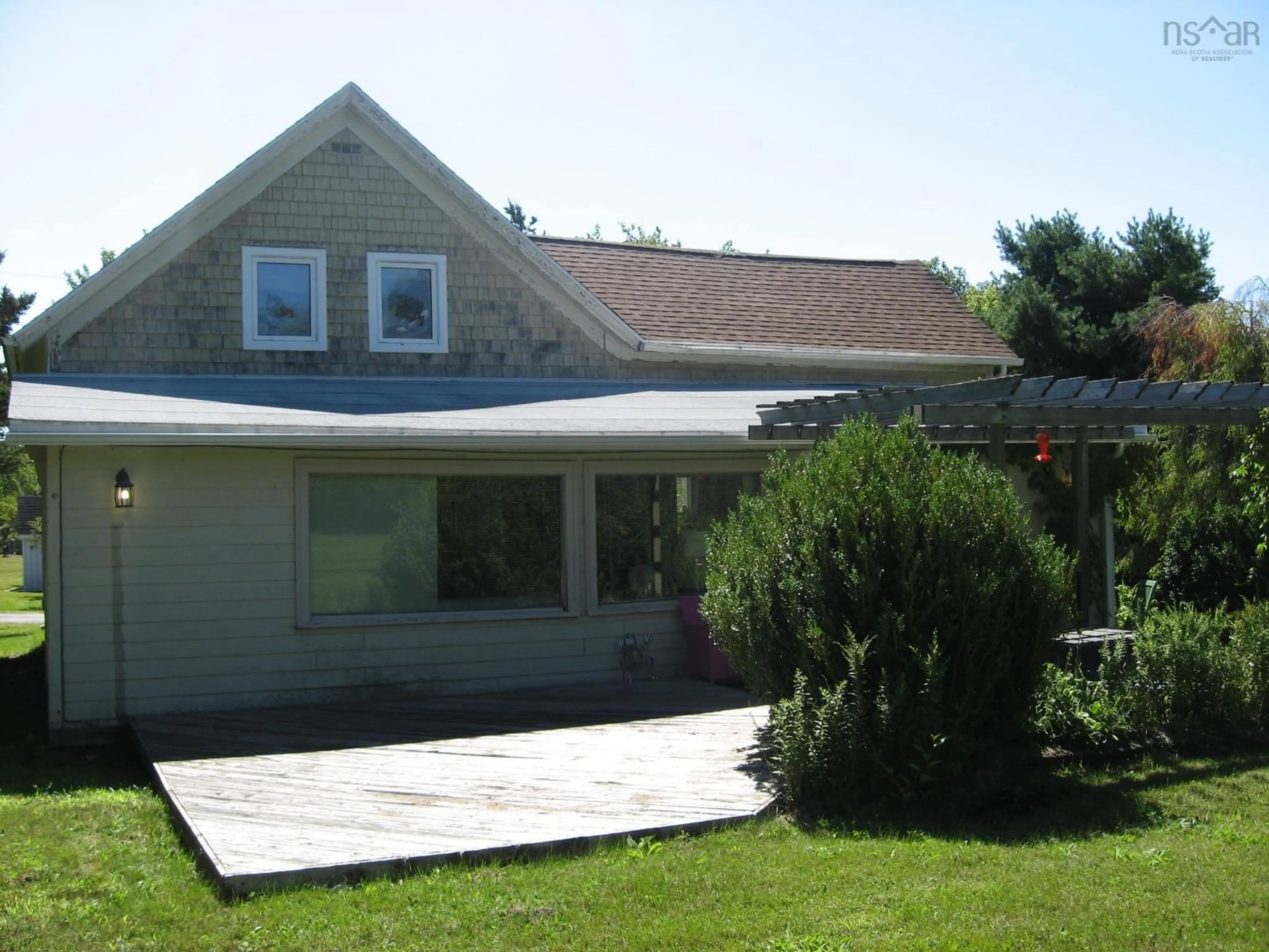 Home with vinyl exterior material, street for 117 Silver Rock Dr, Hunt's Point Nova Scotia B0T 1G0