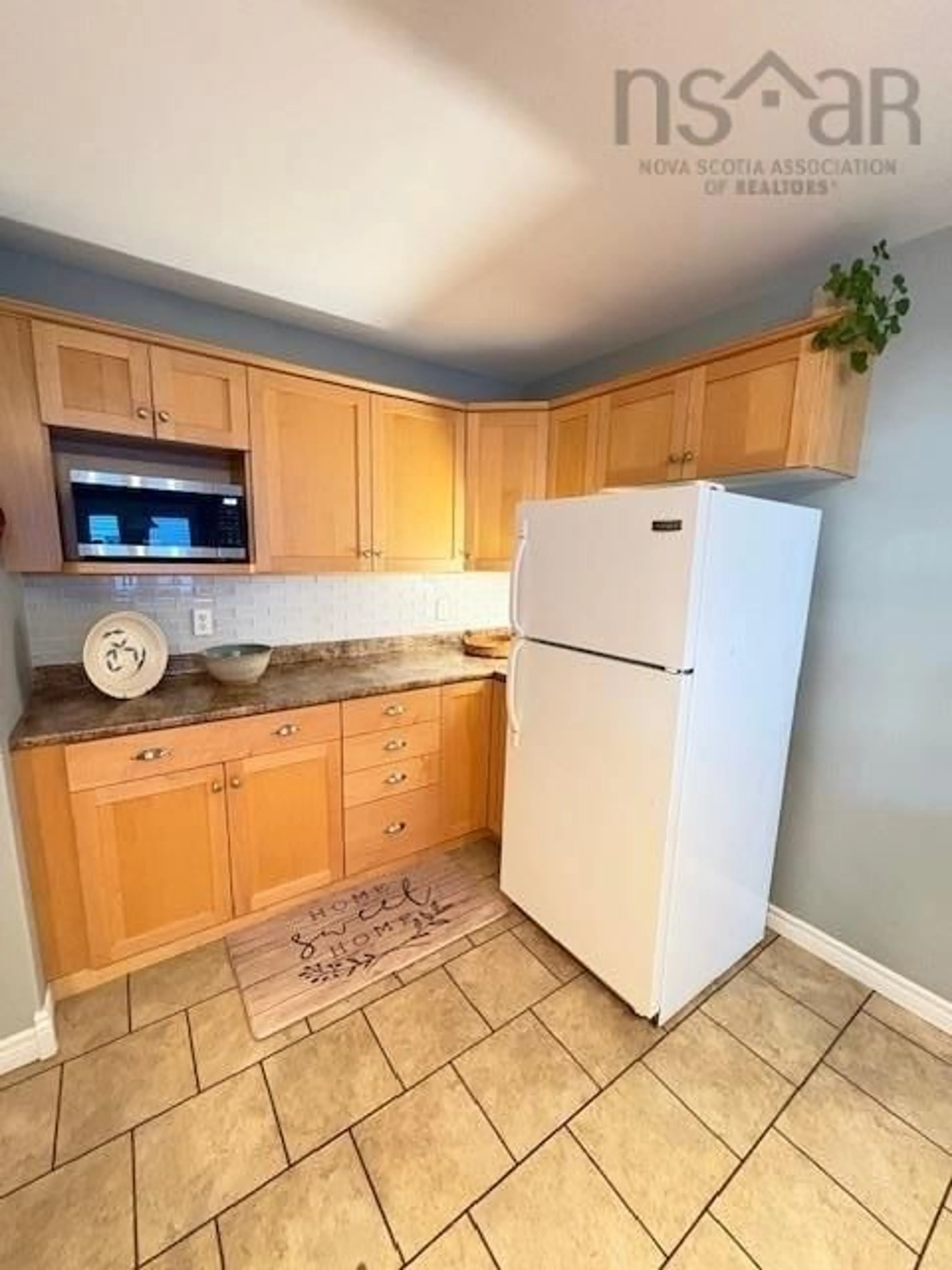 Standard kitchen, ceramic/tile floor for 488 Glen Allan Dr, Bridgewater Nova Scotia B4V 0B1