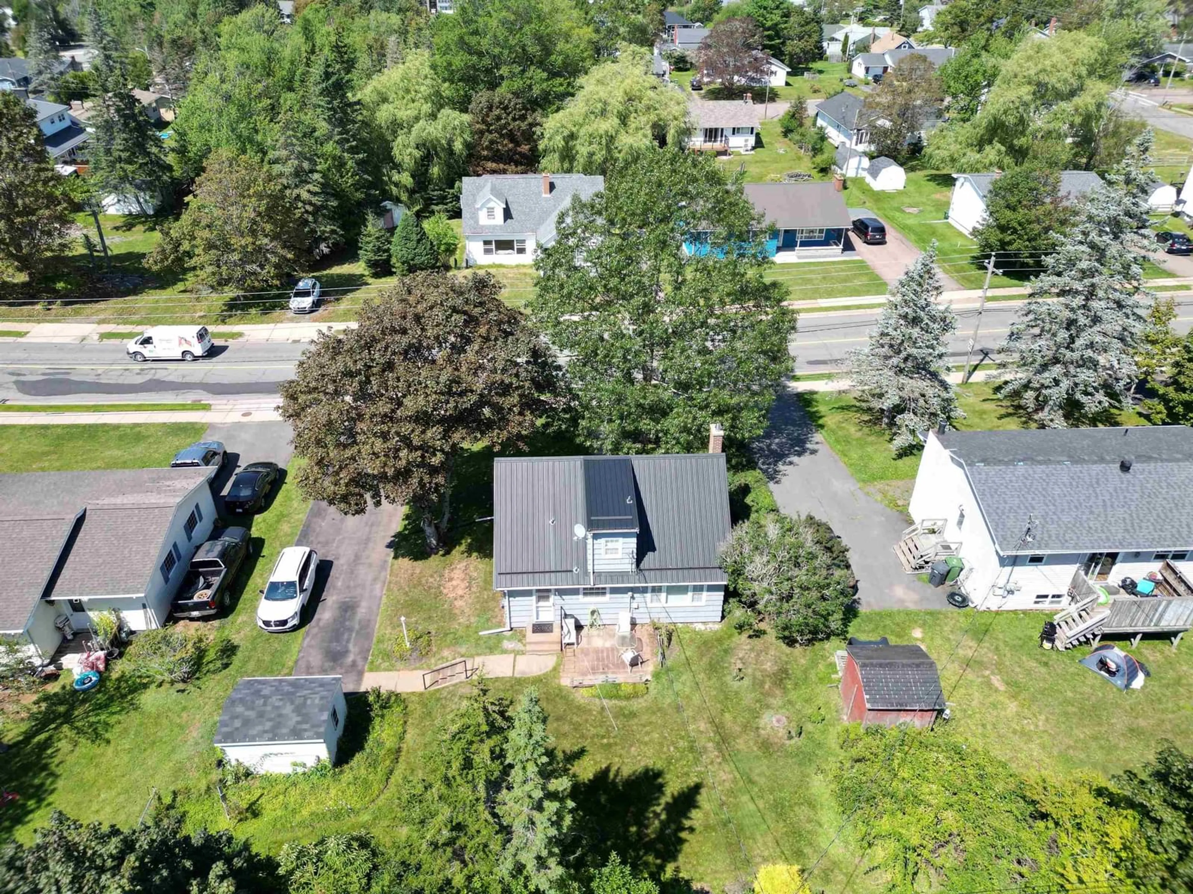 A pic from outside/outdoor area/front of a property/back of a property/a pic from drone, street for 244 Glenwood Dr, Truro Nova Scotia B2N 1P9