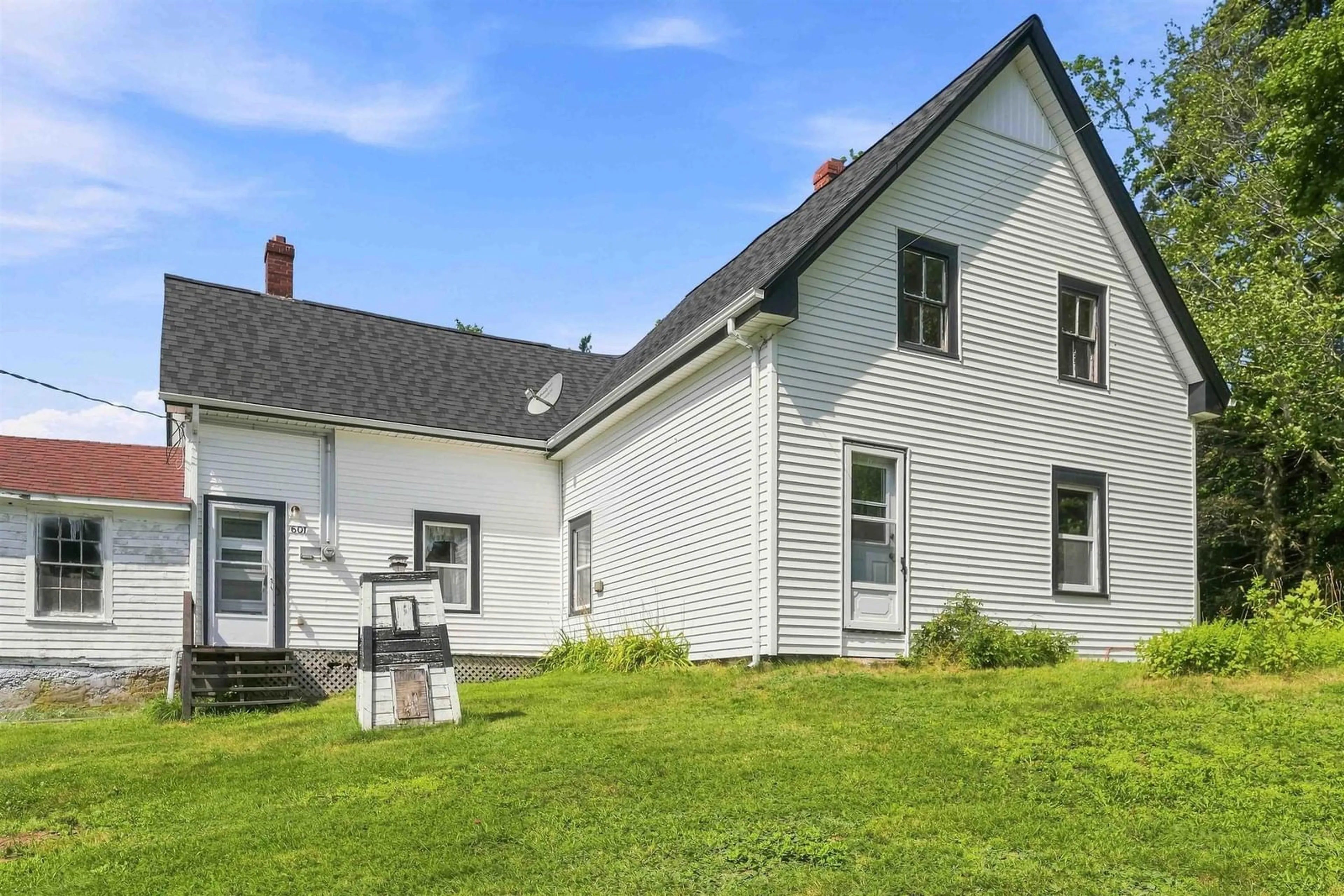 A pic from outside/outdoor area/front of a property/back of a property/a pic from drone, building for 601 Seaman St, East Margaretsville Nova Scotia B0S 1N0
