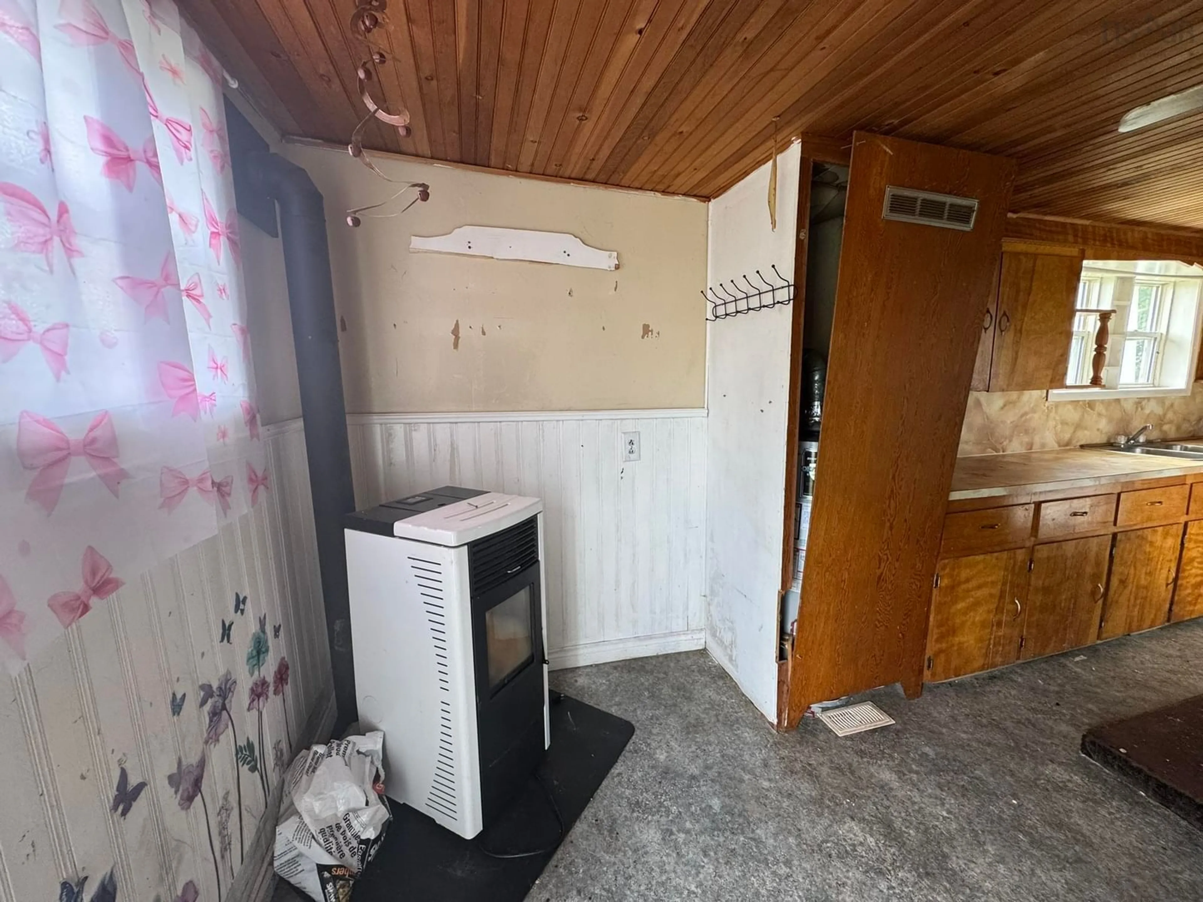A pic of a room for 2049 Irving St, Westville Nova Scotia B0K 2A0