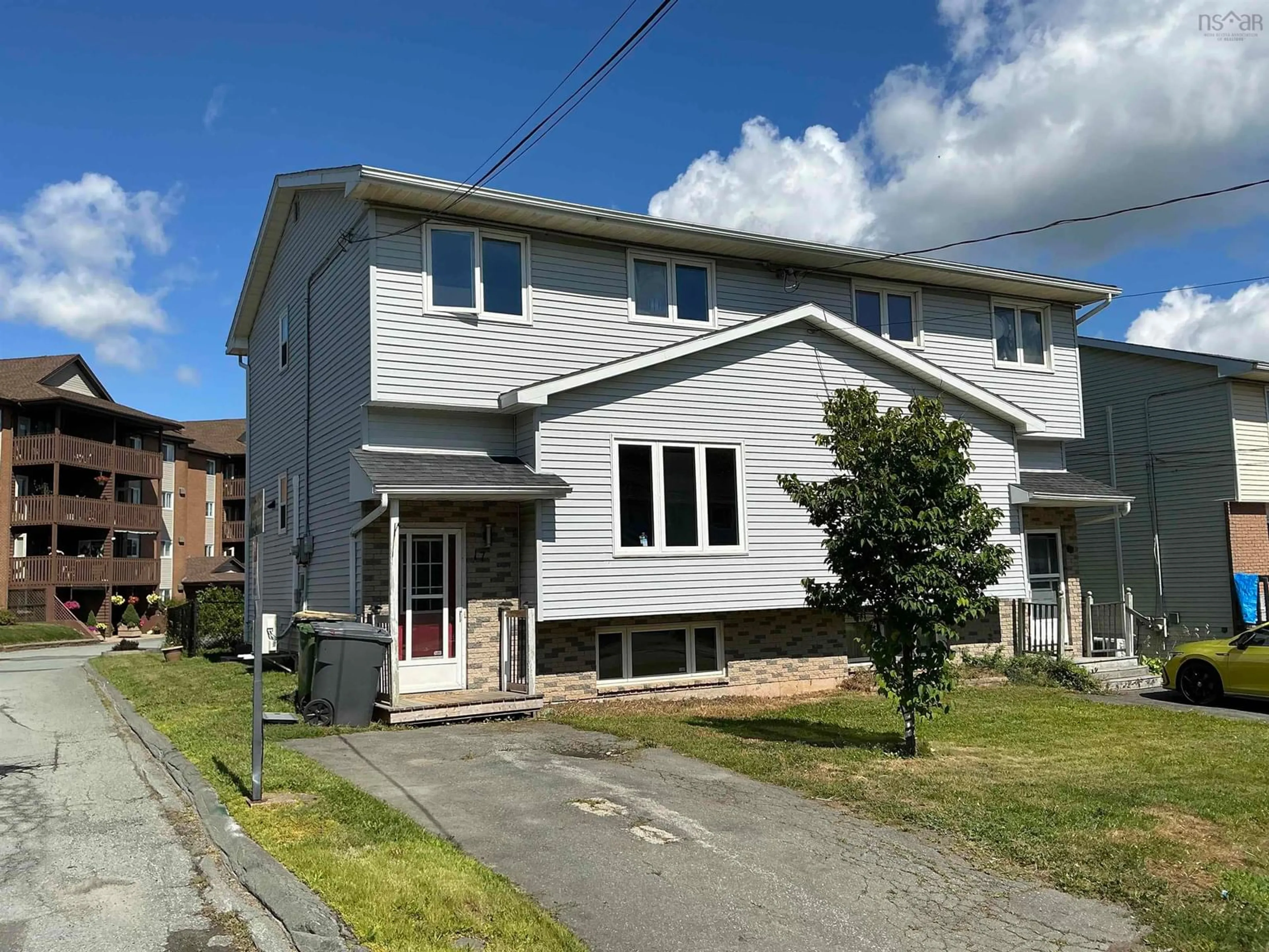 Unknown for 17 Oakwood, Dartmouth Nova Scotia B2W 5P8