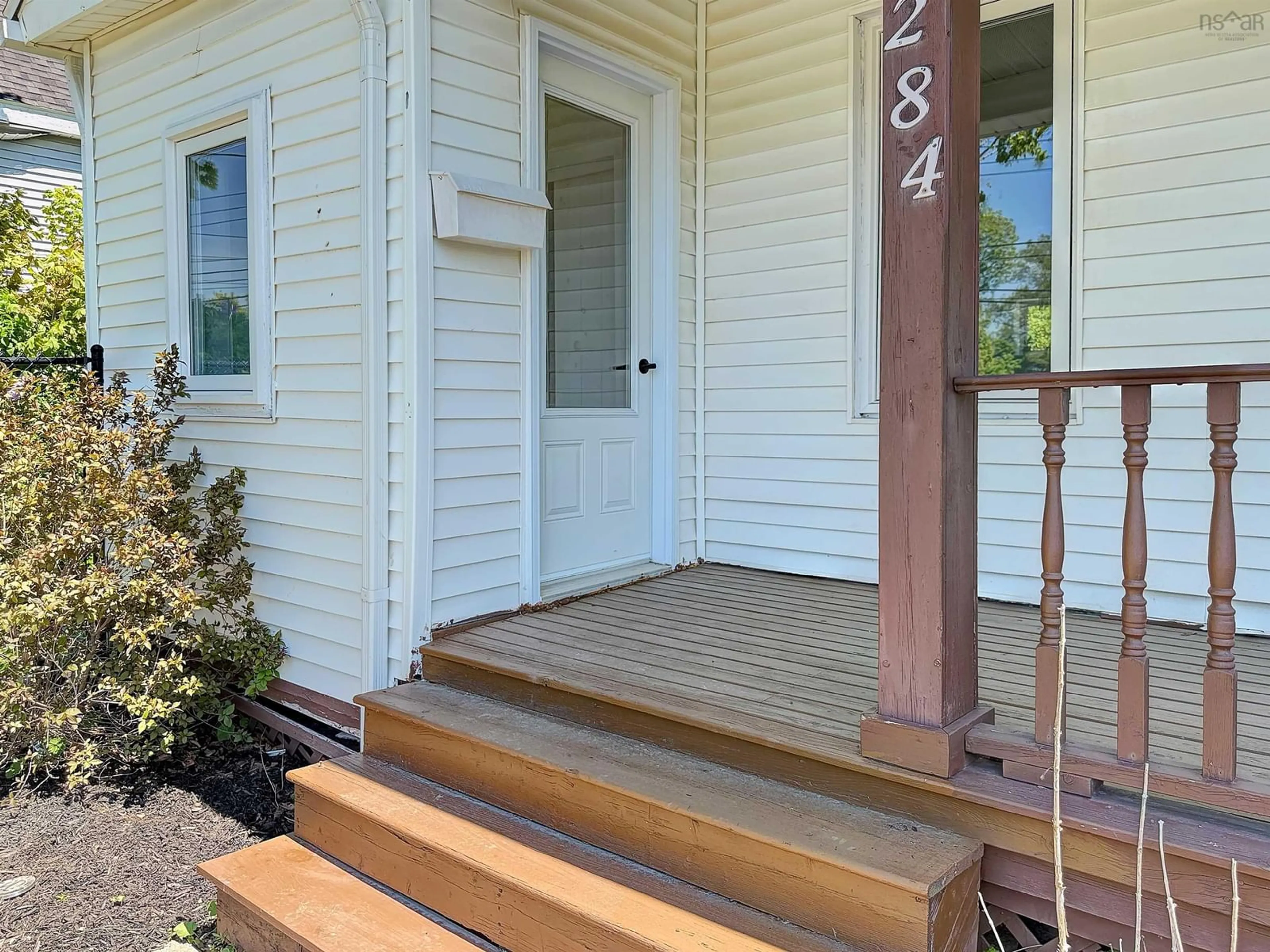 Indoor entryway for 284 North Provost St, New Glasgow Nova Scotia B2H 2P1