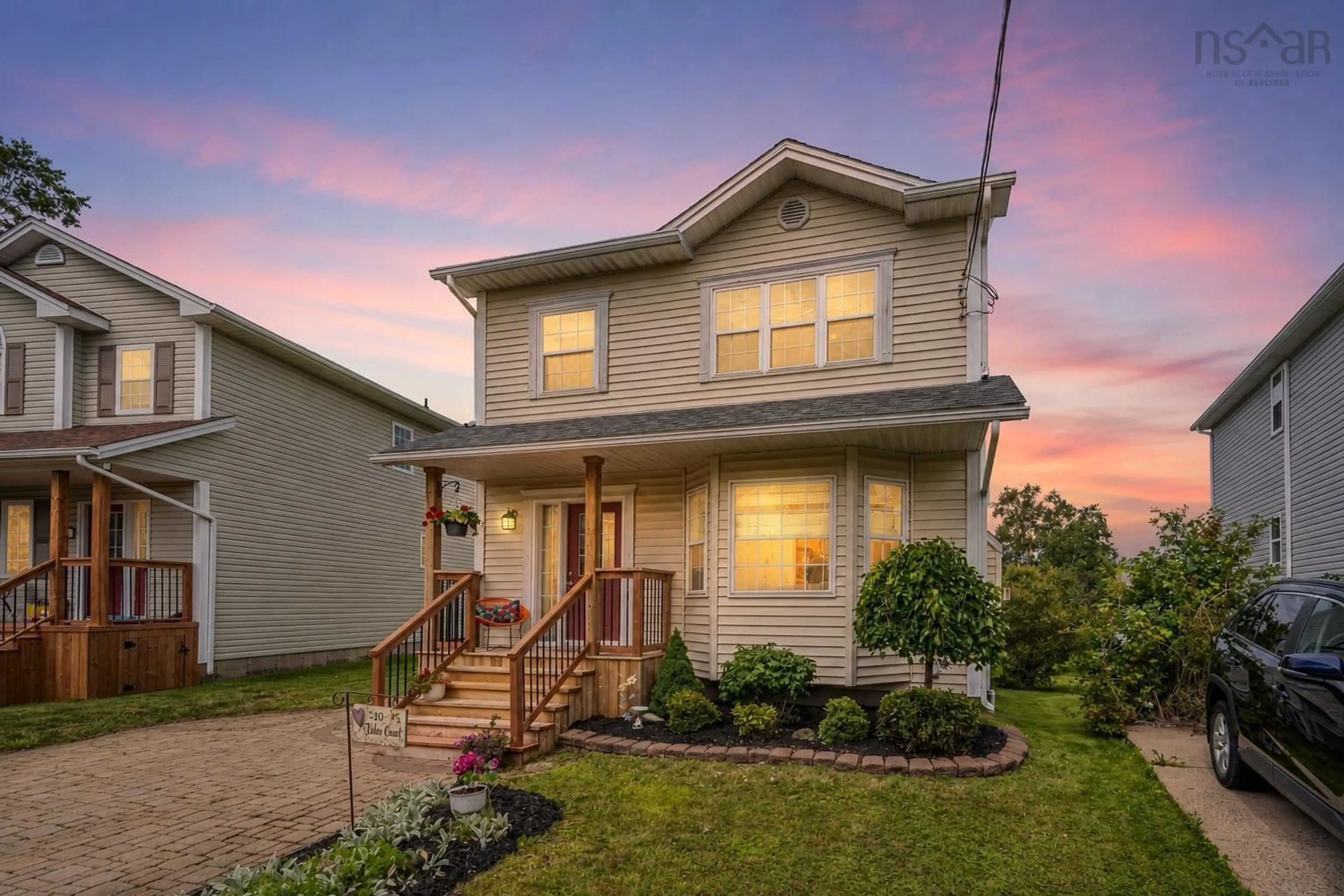 Home with vinyl exterior material, street for 10 Tutor Crt, Dartmouth Nova Scotia B3Z 4X9