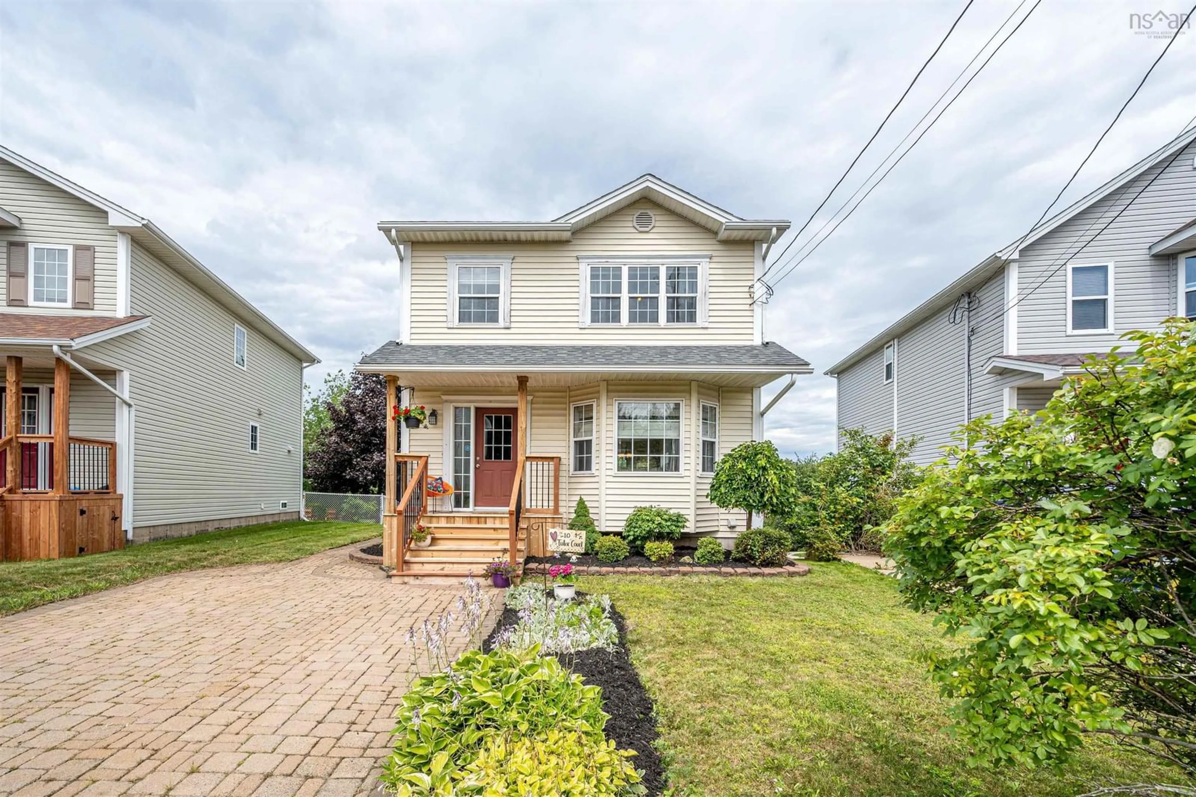 Home with vinyl exterior material, street for 10 Tutor Crt, Dartmouth Nova Scotia B3Z 4X9