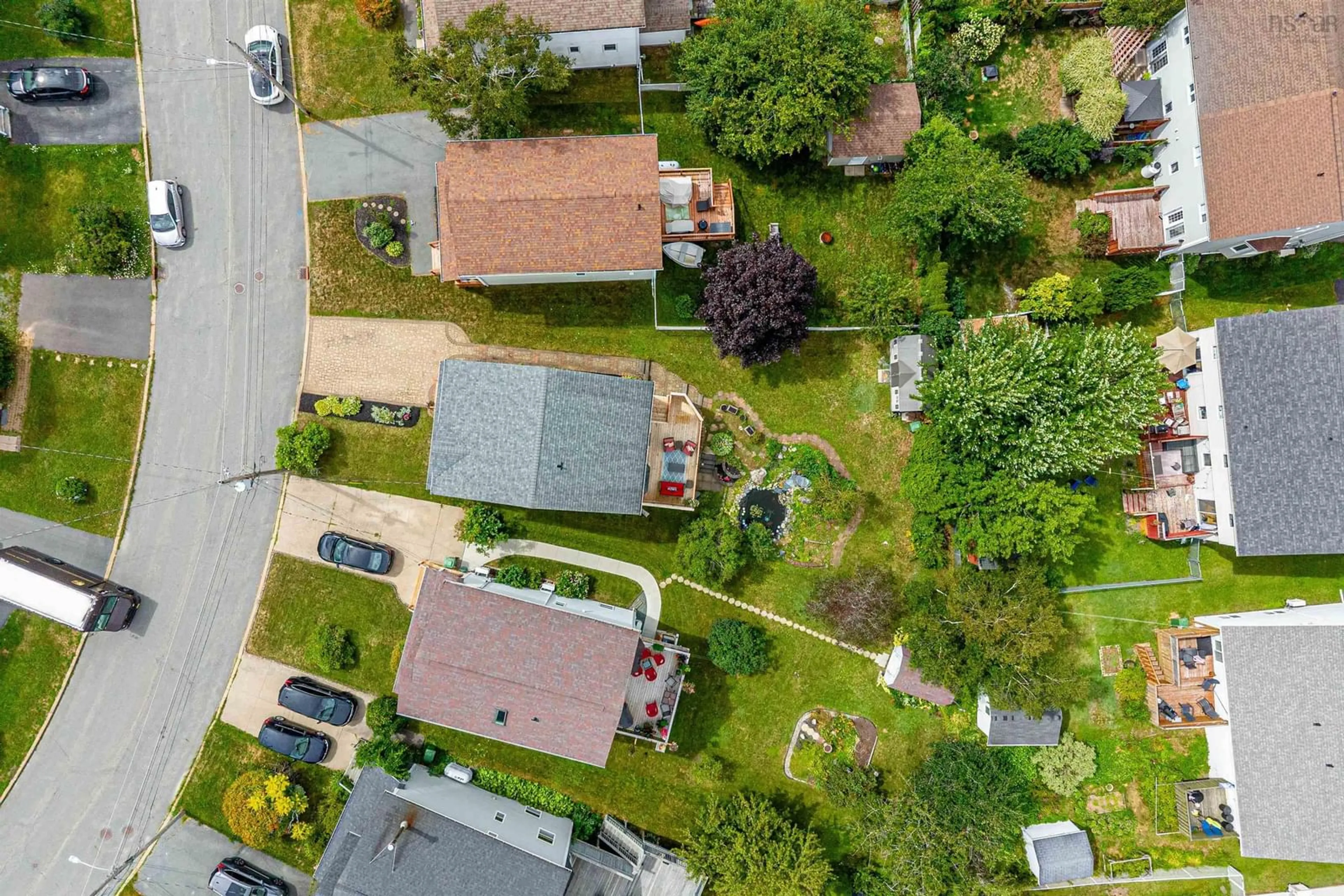 A pic from outside/outdoor area/front of a property/back of a property/a pic from drone, street for 10 Tutor Crt, Dartmouth Nova Scotia B3Z 4X9