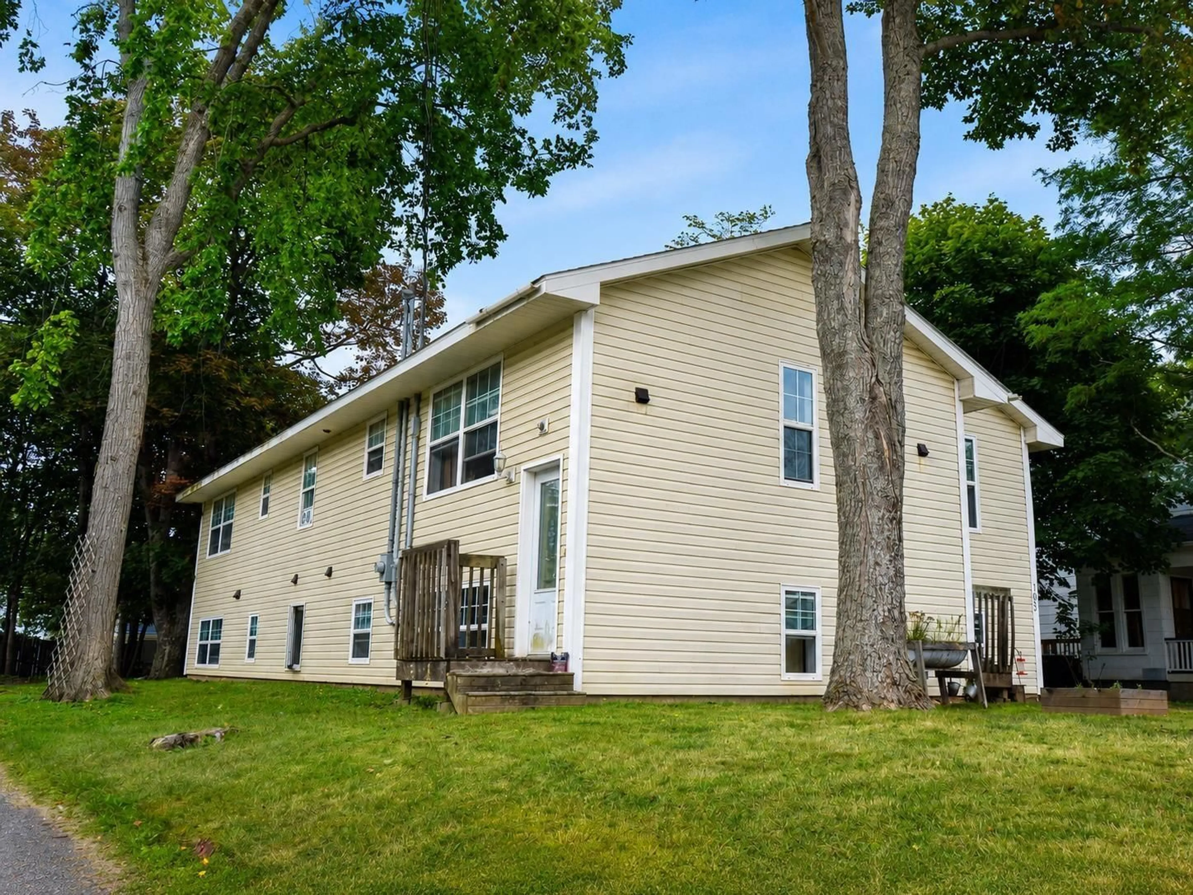 Home with vinyl exterior material, unknown for 105 Park St, Truro Nova Scotia B2N 3J5
