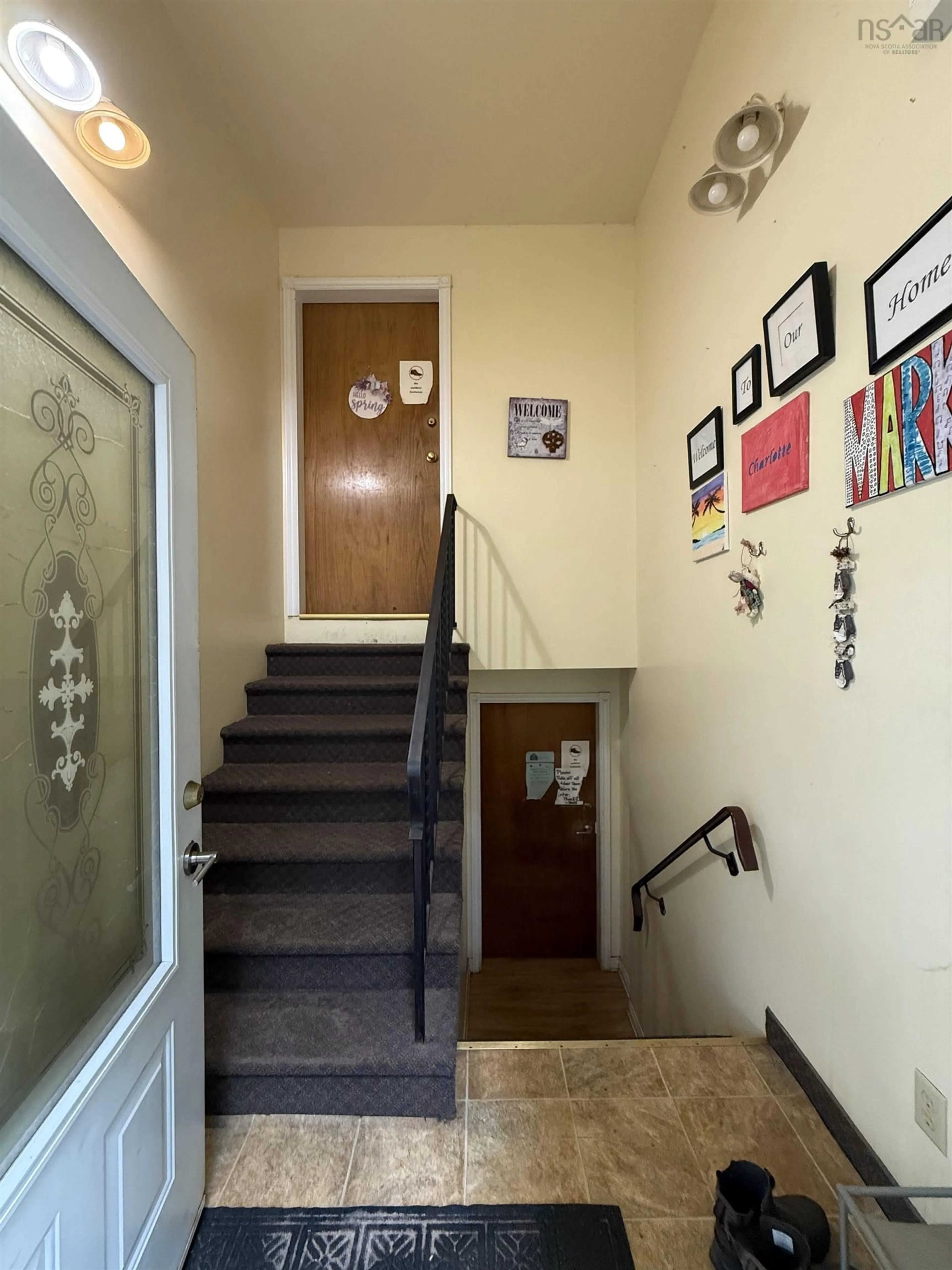 Indoor foyer for 105 Park St, Truro Nova Scotia B2N 3J5