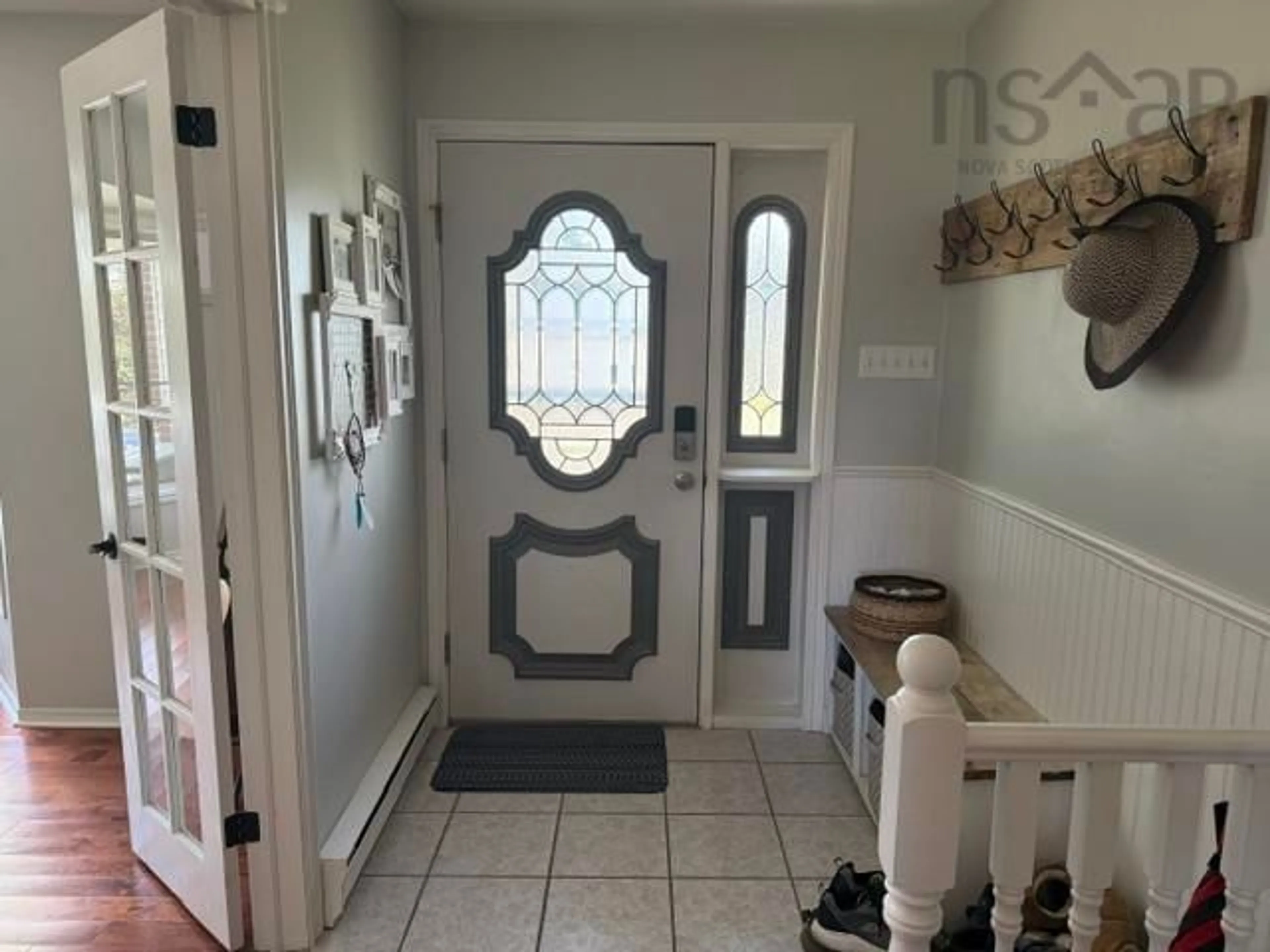 Indoor entryway for 254 Hollingsworth Drives, Bridgewater Nova Scotia B4V 3V2