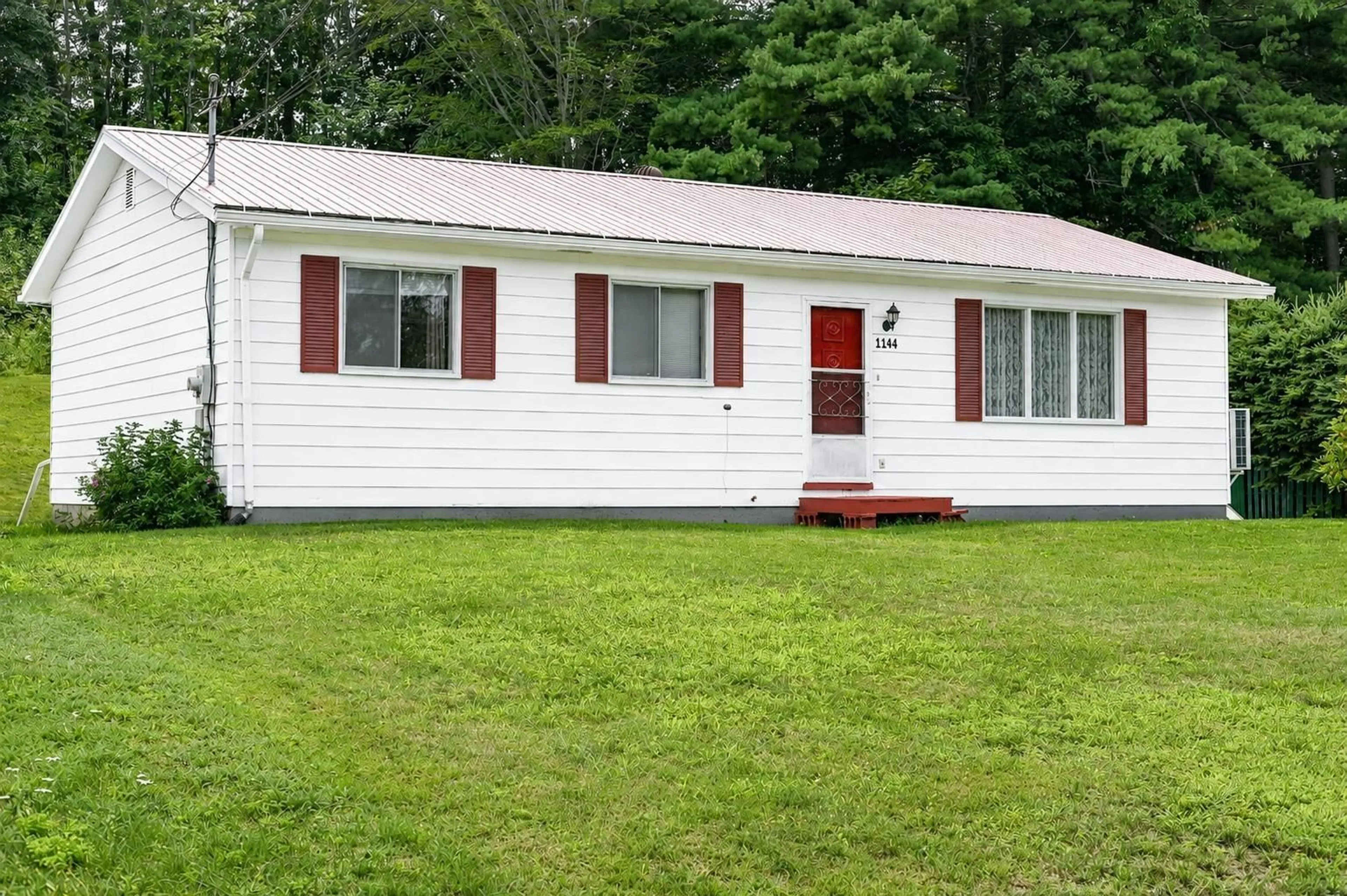 Home with vinyl exterior material, unknown for 1144 Aalders Avenue,, New Minas Nova Scotia B4N 3H5