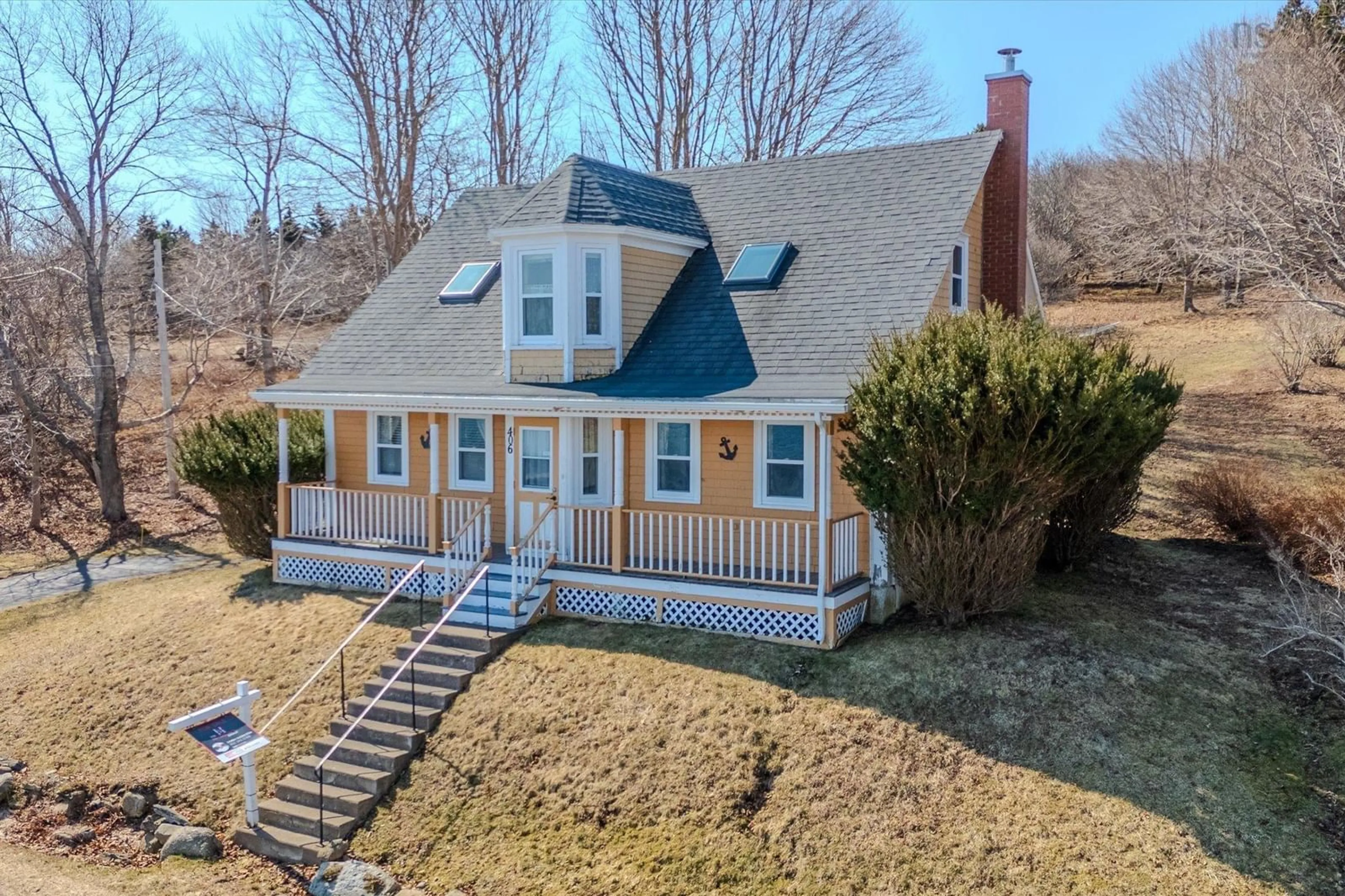 A pic from outside/outdoor area/front of a property/back of a property/a pic from drone, street for 406 Kingsburg Rd, Lower Rose Bay Nova Scotia B0J 2X0