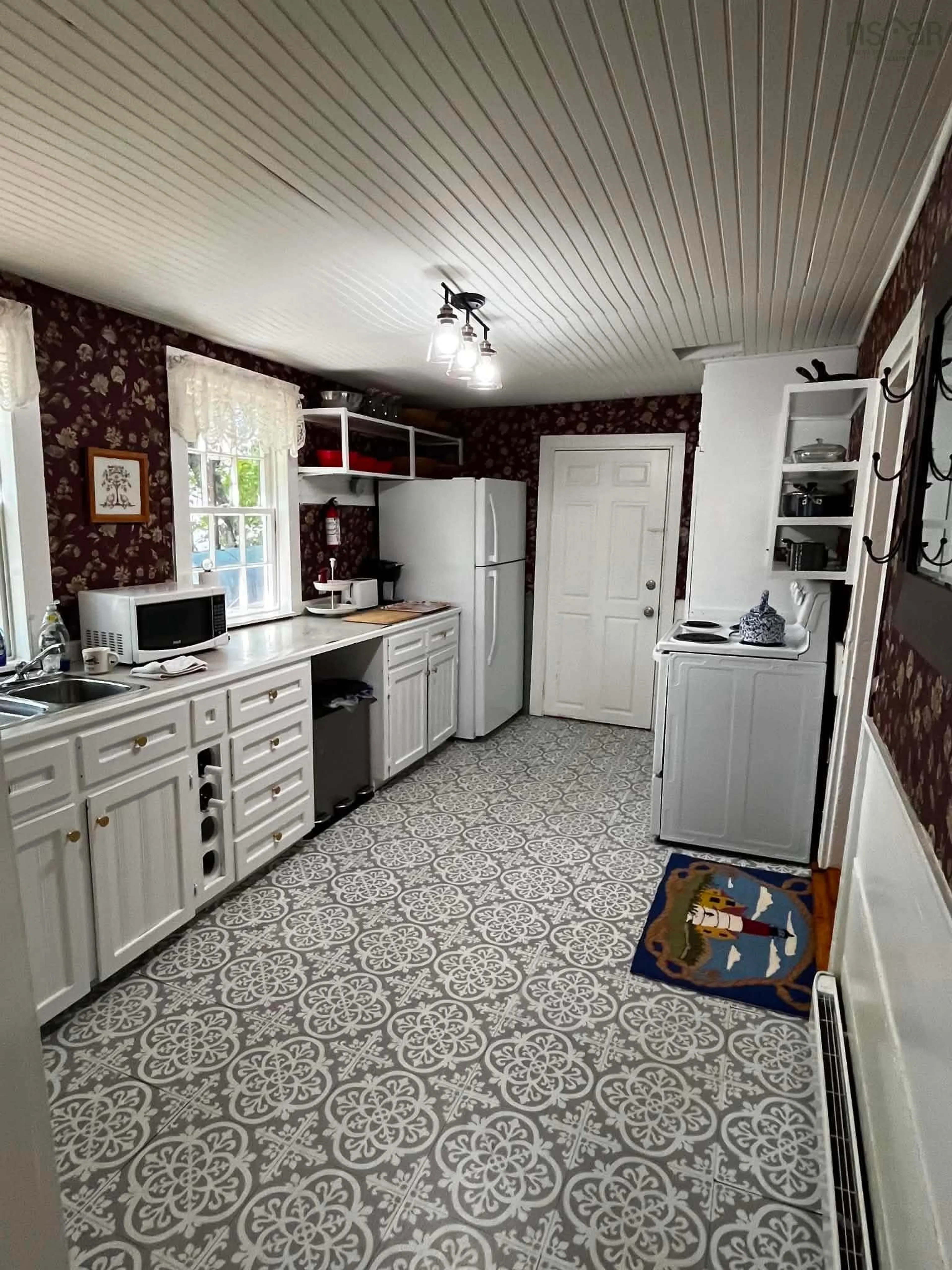 Standard kitchen, unknown for 172 Water St, Shelburne Nova Scotia B0T 1W0