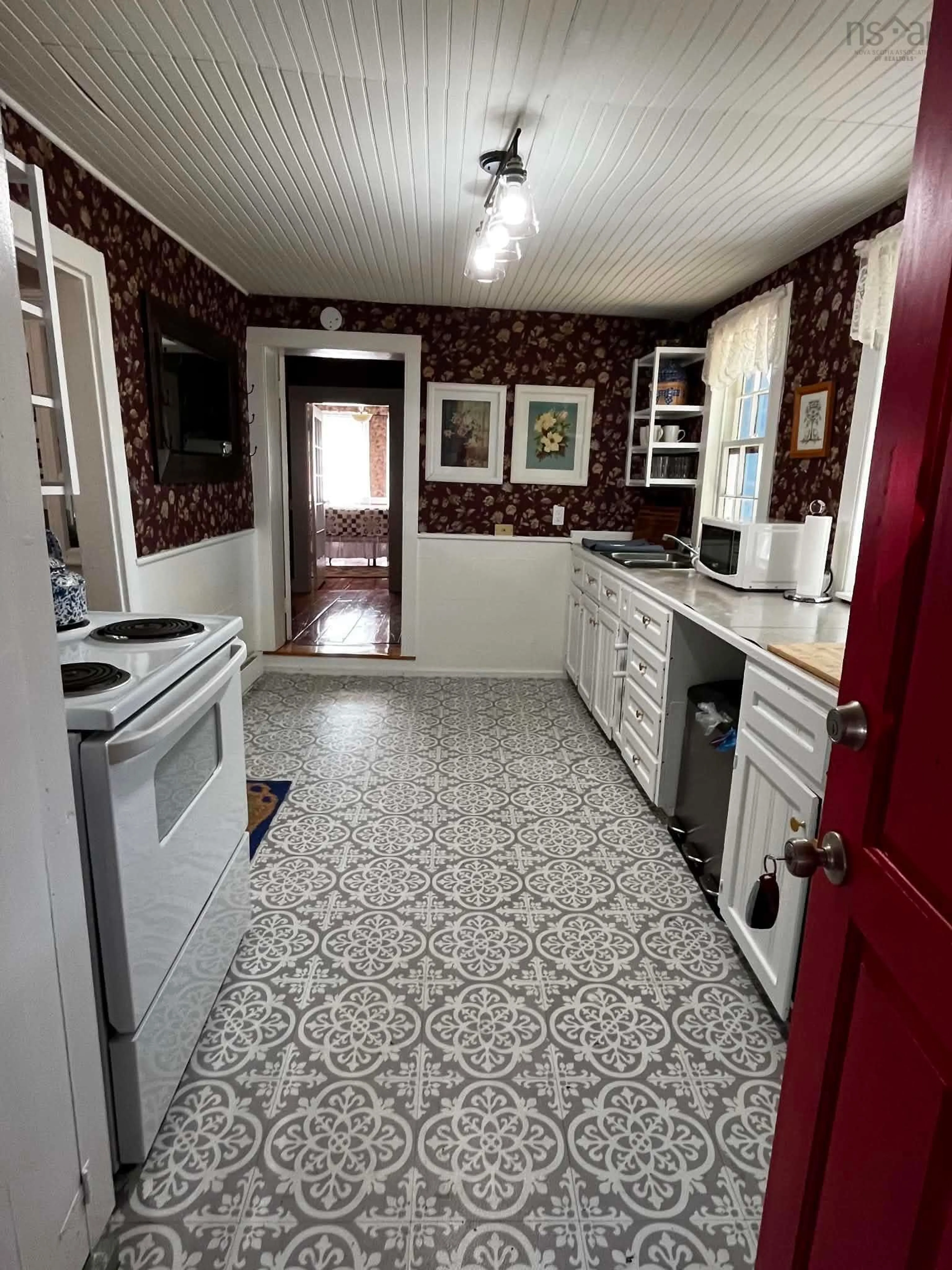 Kitchen with laundary machines, unknown for 172 Water St, Shelburne Nova Scotia B0T 1W0