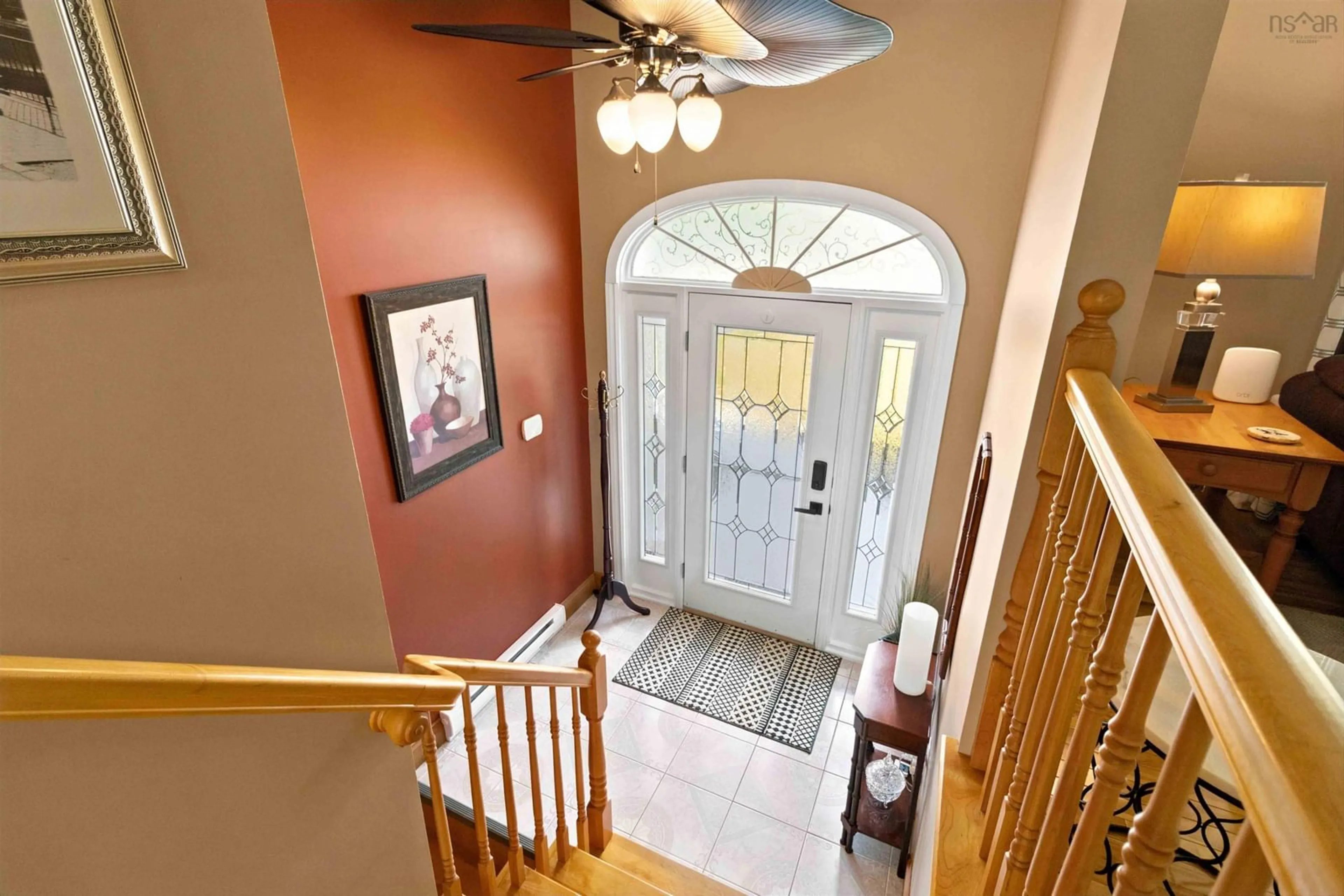 Indoor entryway for 18 P Thomas Dr, Dartmouth Nova Scotia B2W 6A1