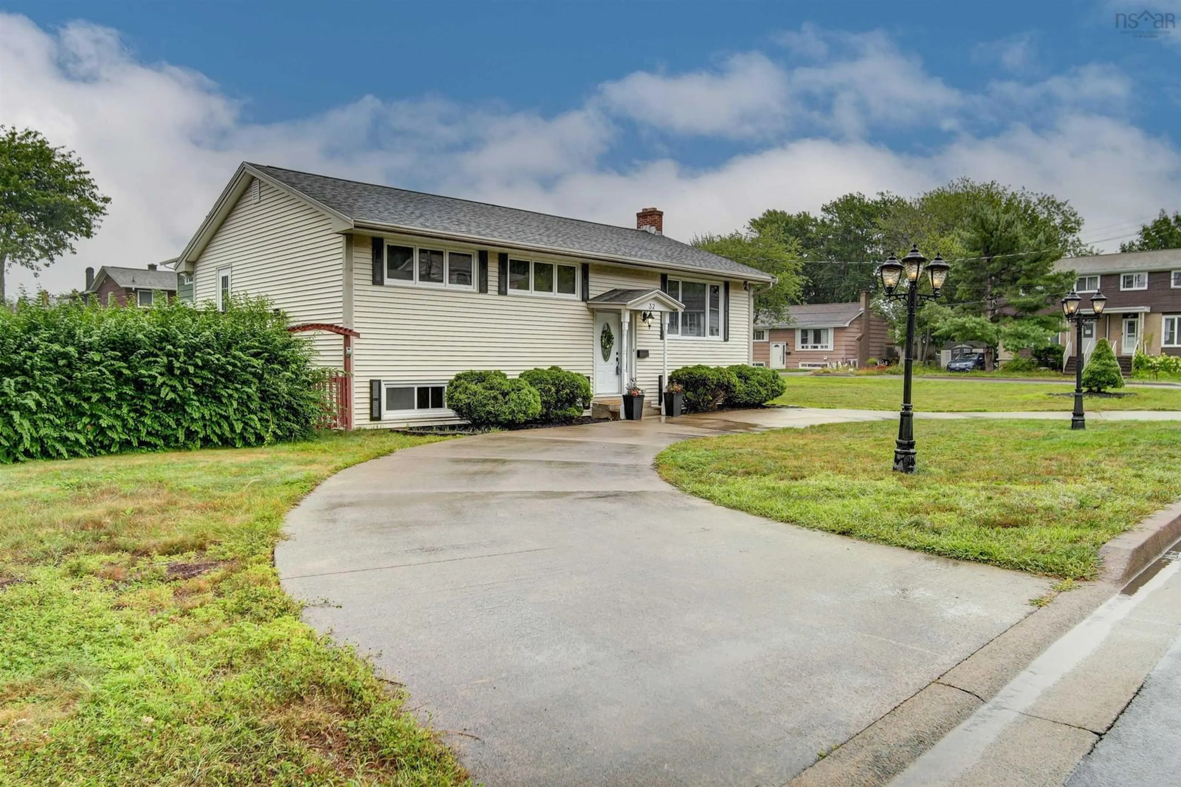 A pic from outside/outdoor area/front of a property/back of a property/a pic from drone, street for 32 Swan Cres, Halifax Nova Scotia B3M 1T6
