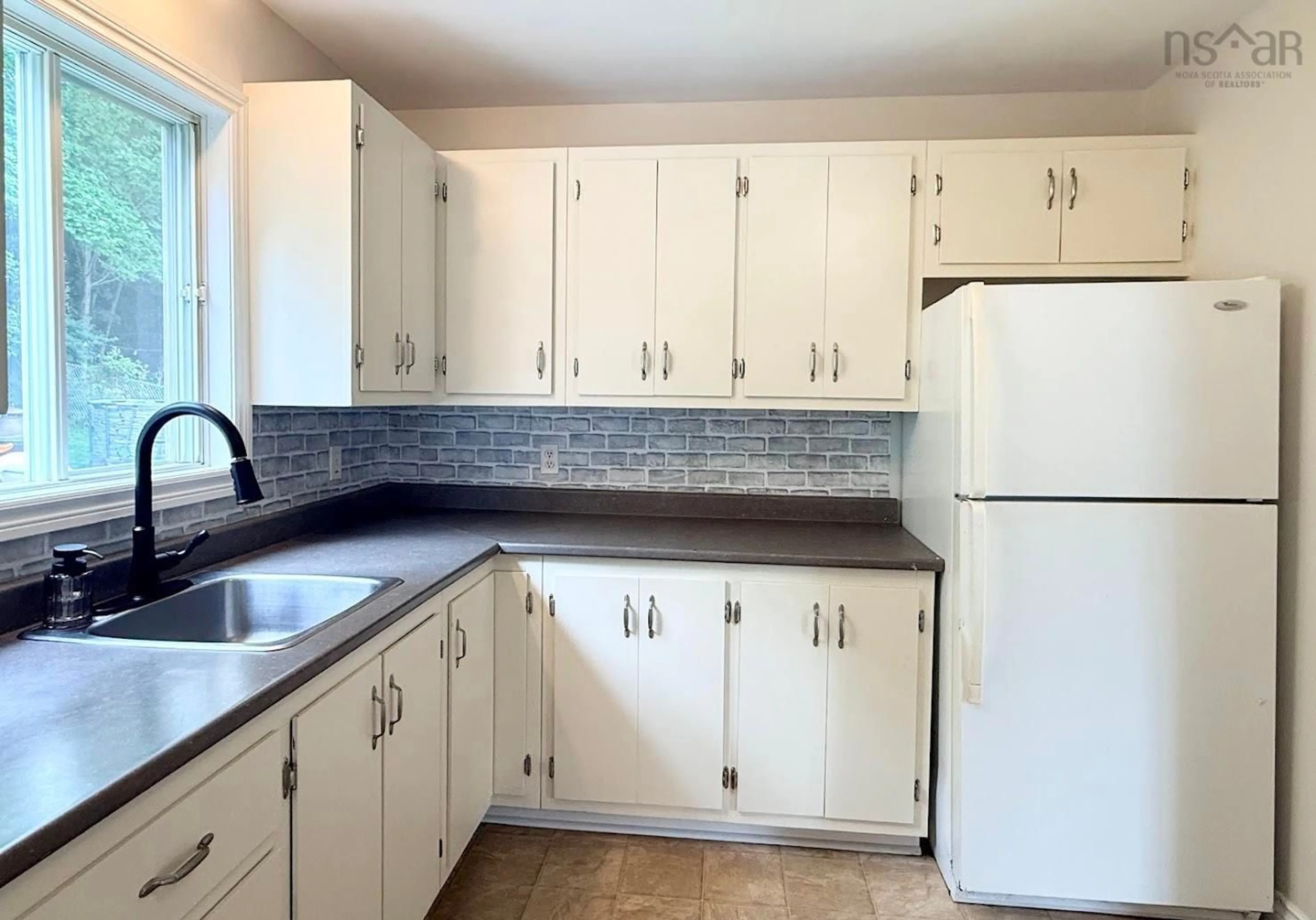 Standard kitchen, unknown for 84 Pondicherry Cres, Dartmouth Nova Scotia B2W 5C5