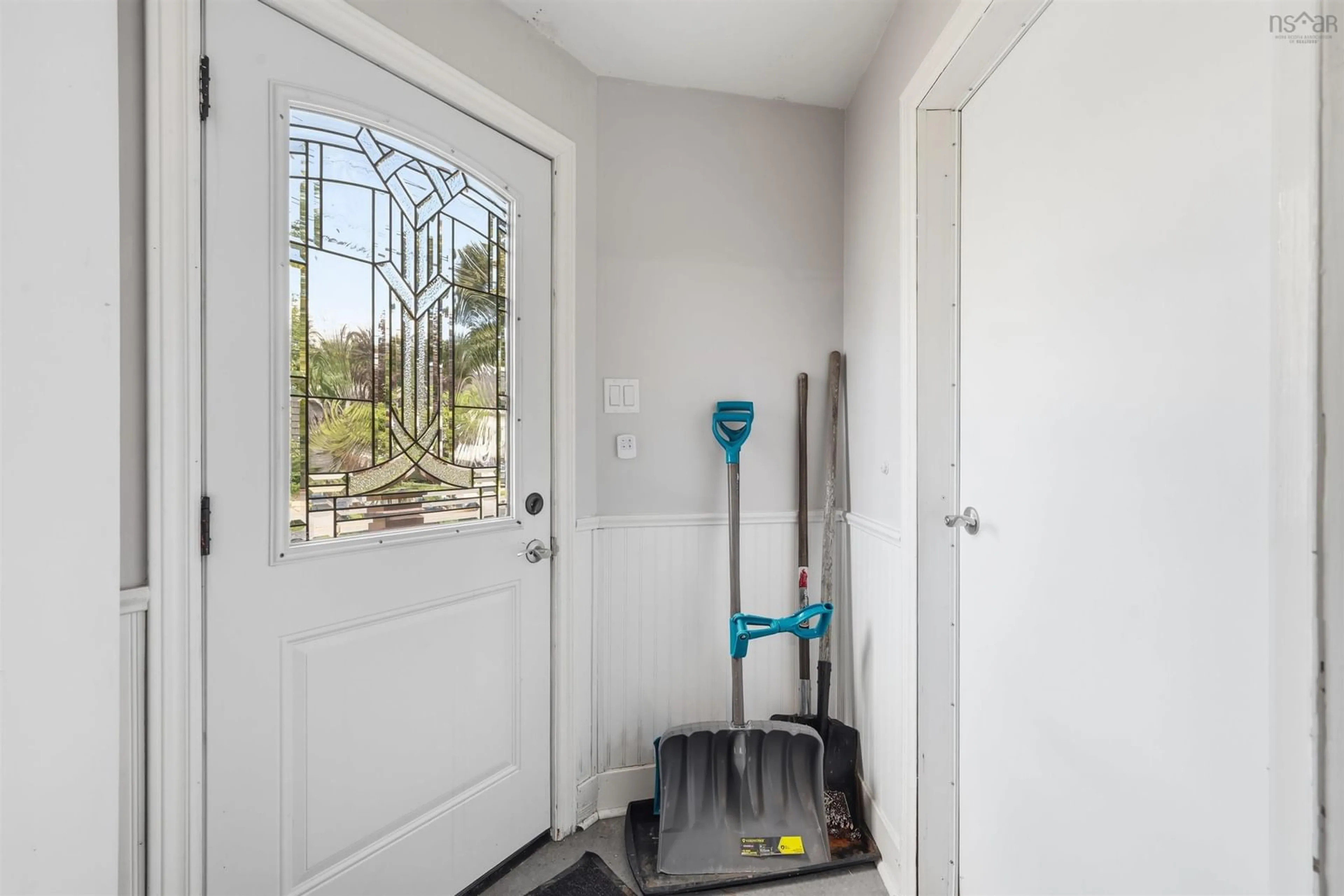 Indoor entryway for 217 Victoria Rd, Dartmouth Nova Scotia B3A 1W5