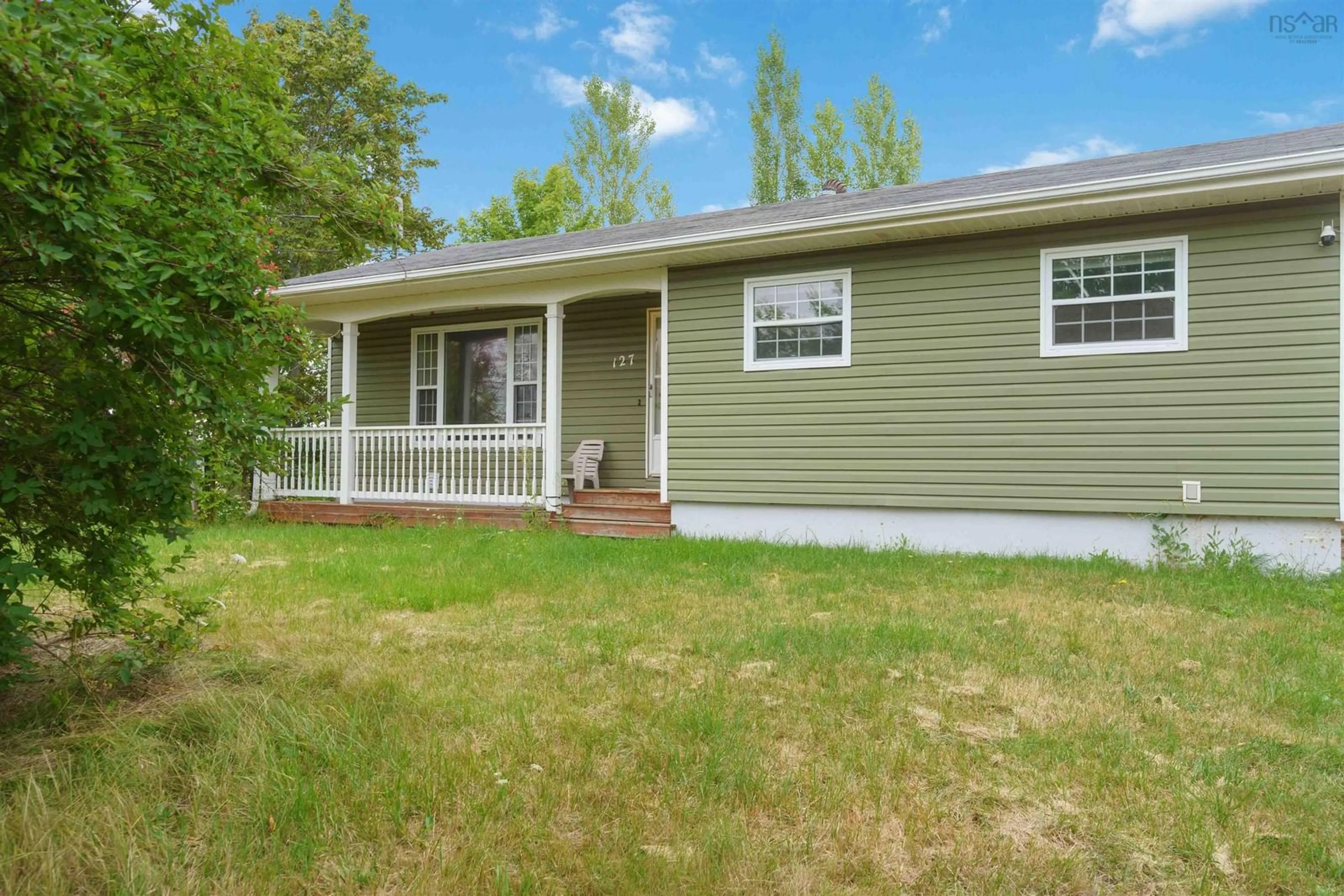 Home with vinyl exterior material, street for 127 Highland Ave, Wolfville Nova Scotia B4P 1Z8