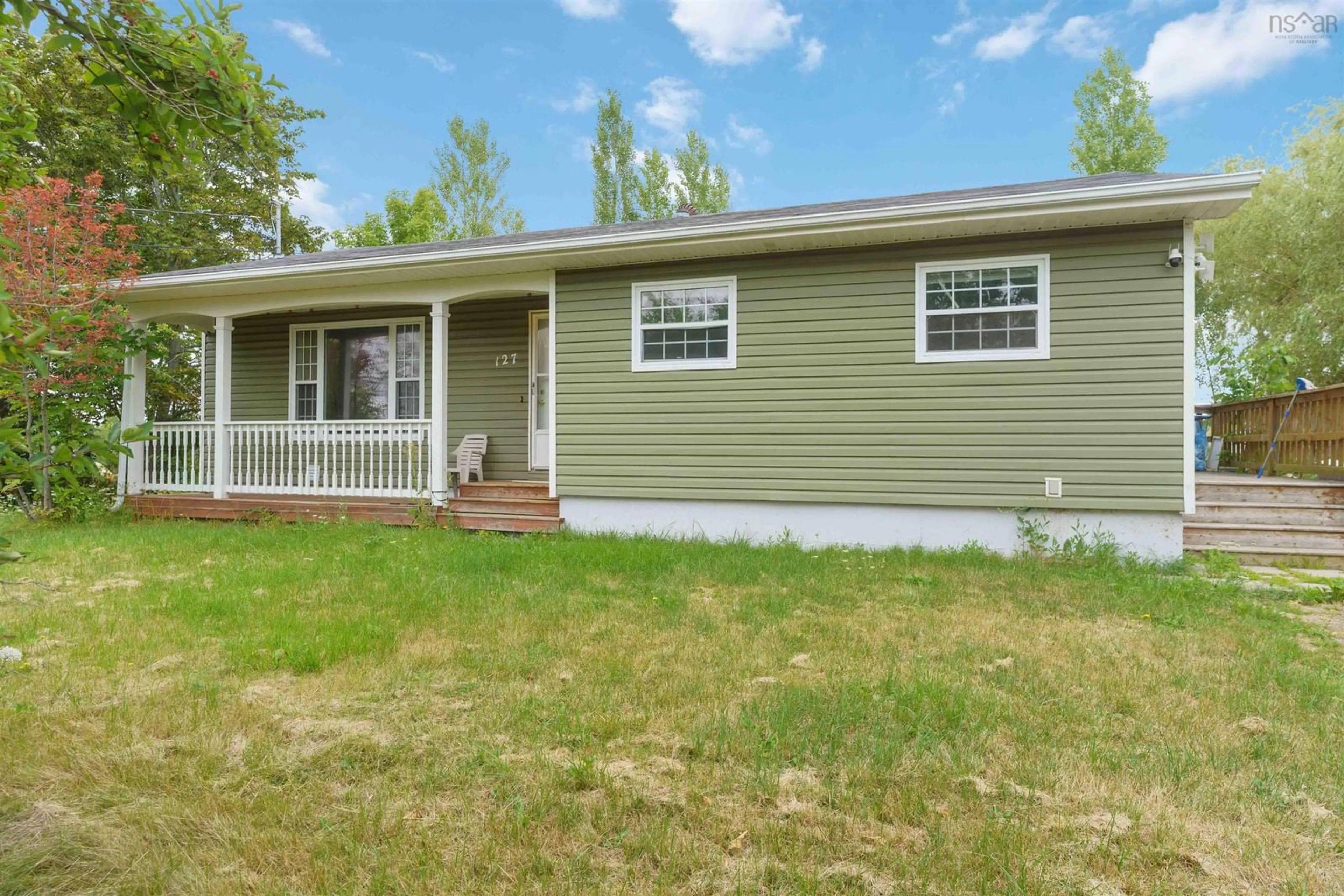 Home with vinyl exterior material, street for 127 Highland Ave, Wolfville Nova Scotia B4P 1Z8