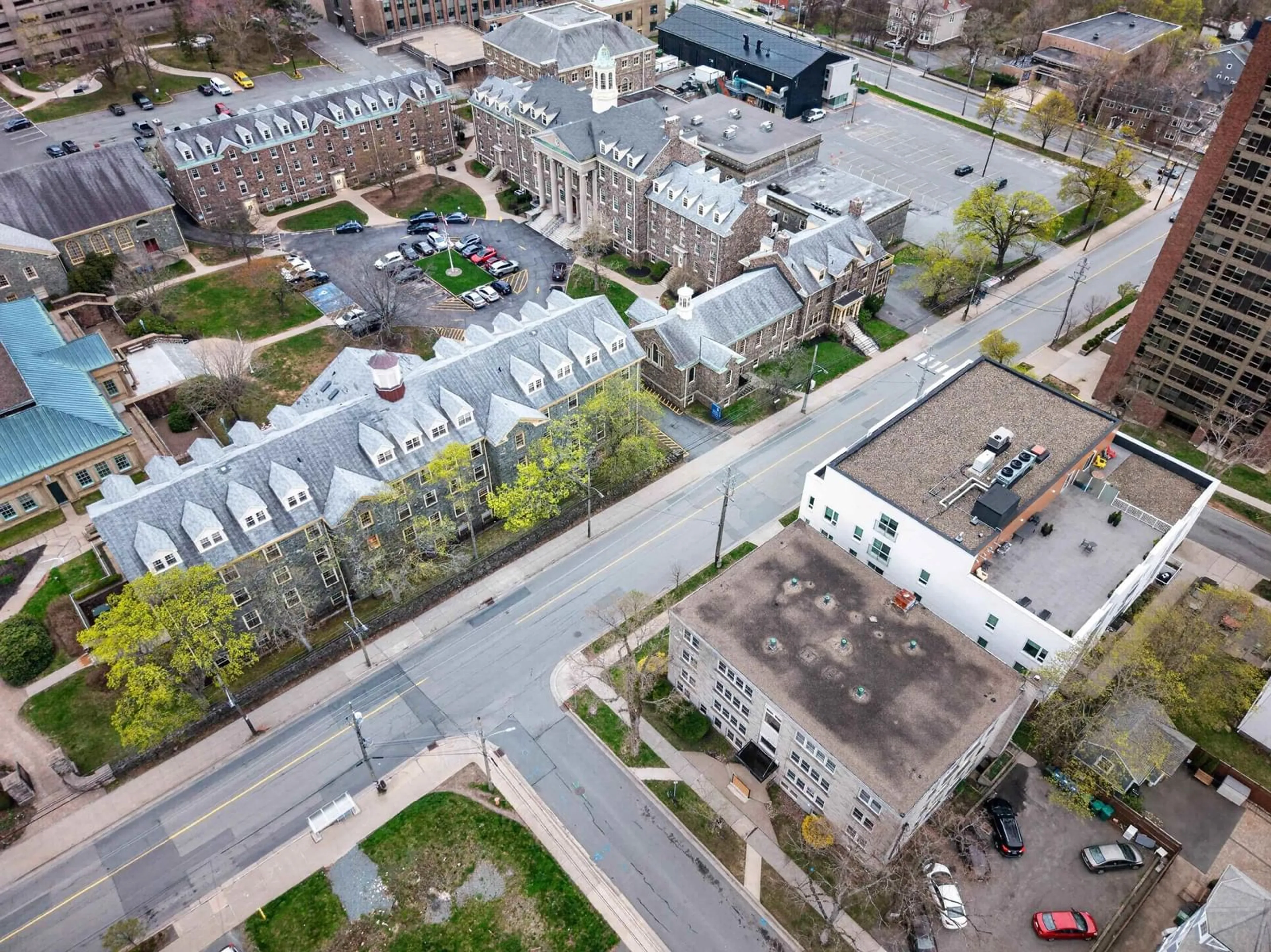 A pic from outside/outdoor area/front of a property/back of a property/a pic from drone, city buildings view from balcony for 1510 Lilac St #15, Halifax Nova Scotia B3H 3W3