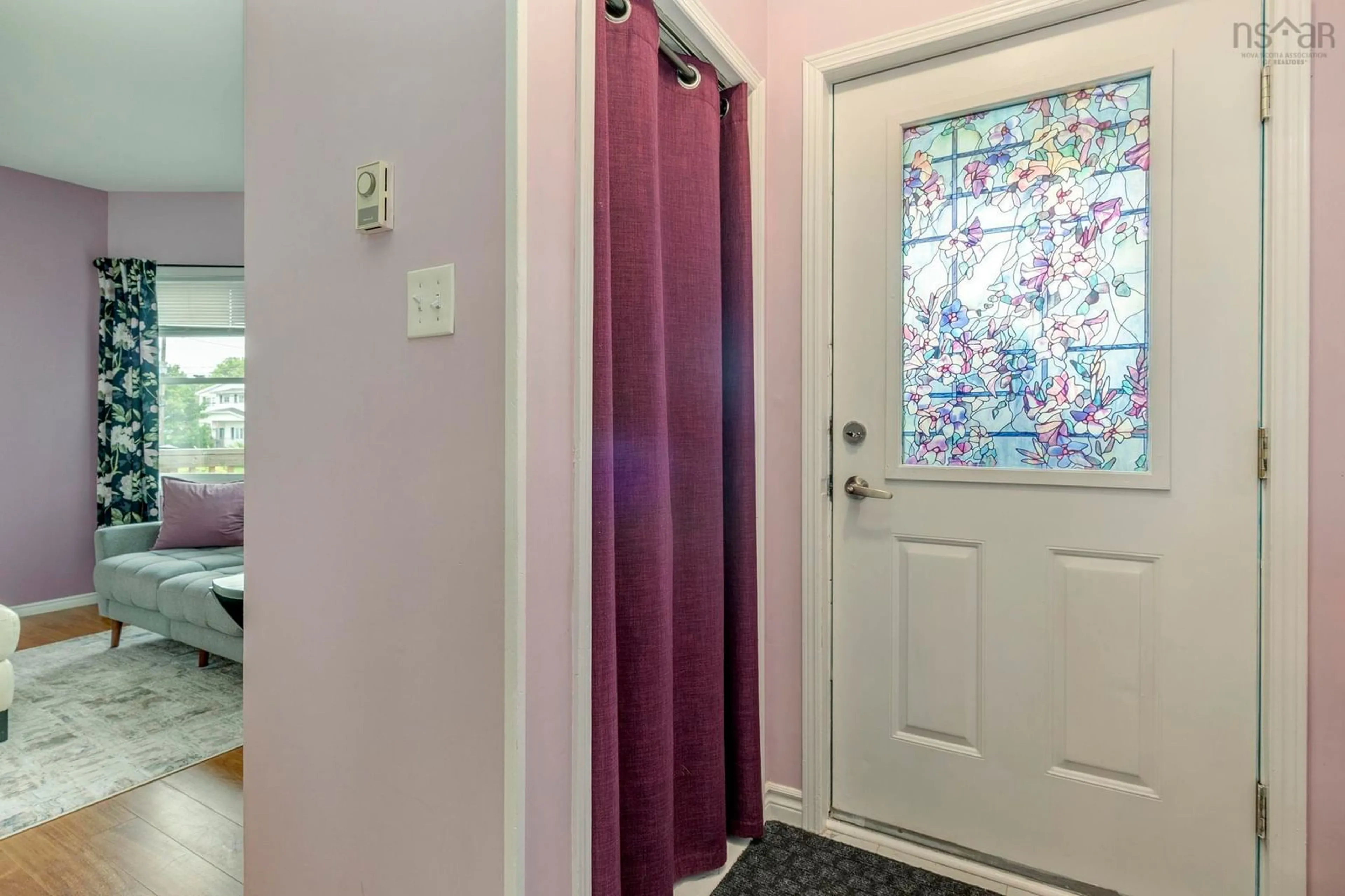 Indoor entryway for 190 Greenwood Ave, Timberlea Nova Scotia B3T 1H9