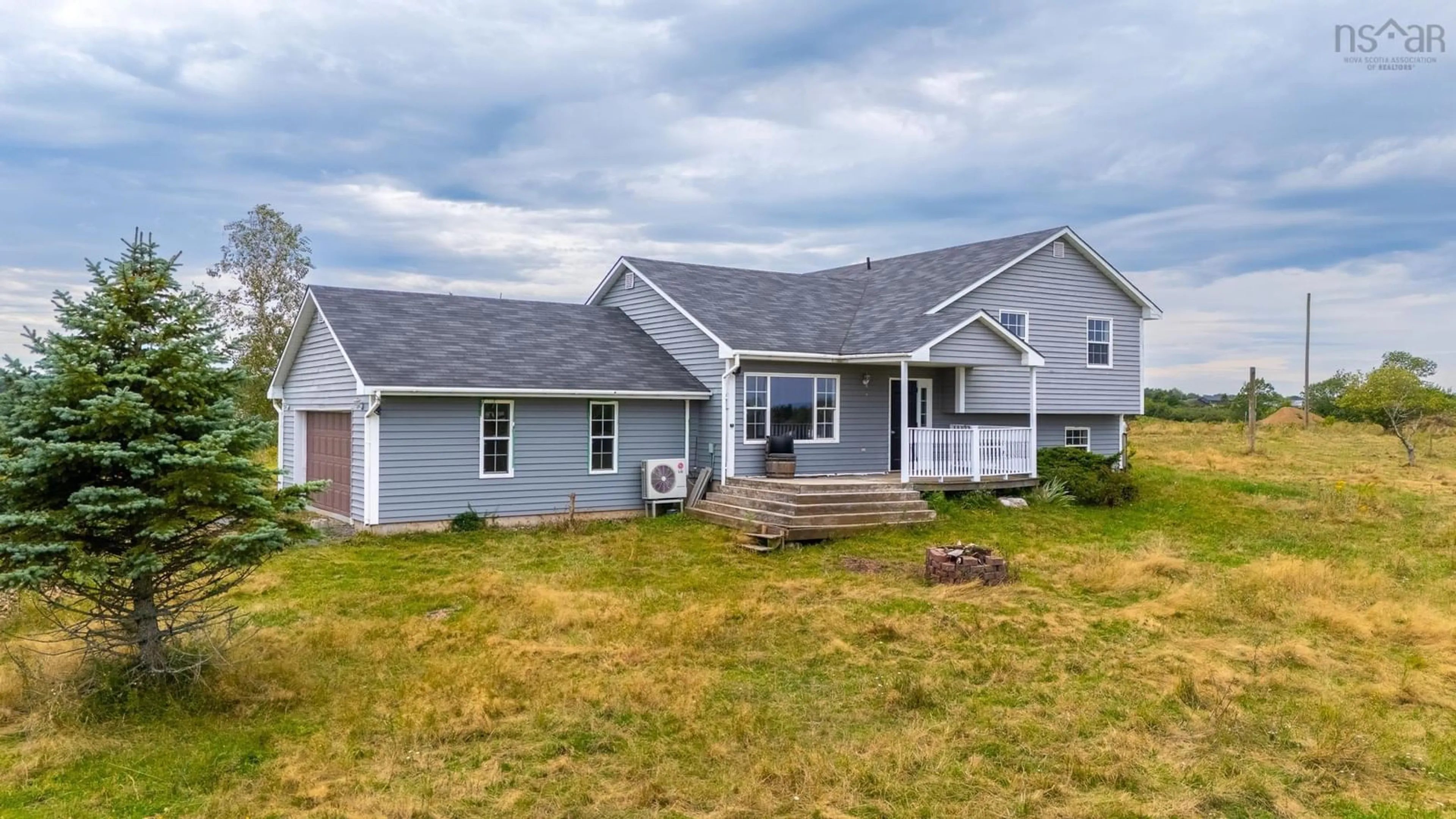 Home with vinyl exterior material, unknown for 89 Basinview Rd, Lockhartville Nova Scotia B0P 1P0