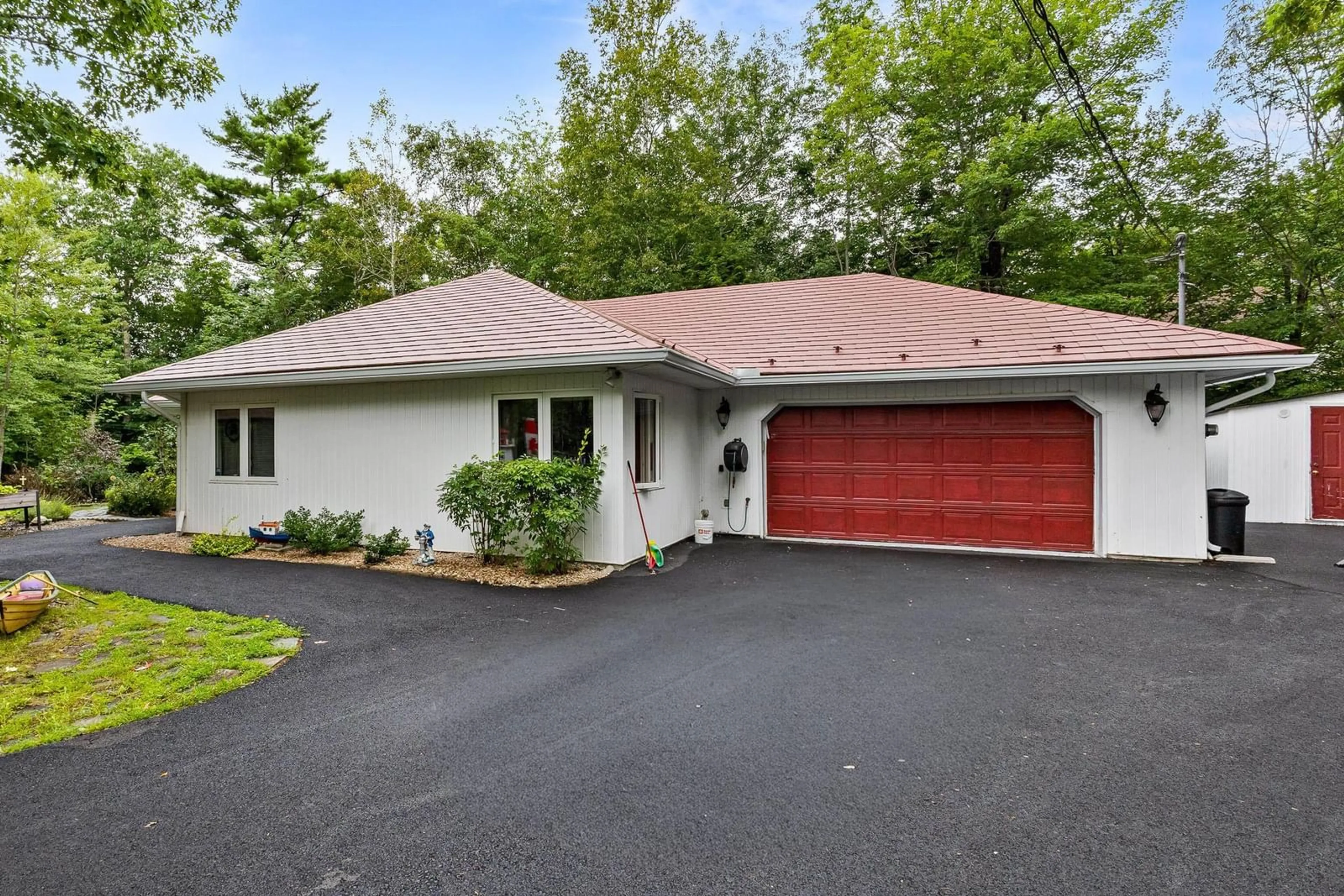 Unknown for 5 Brackstone Crt, Lower Sackville Nova Scotia B4C 4E3