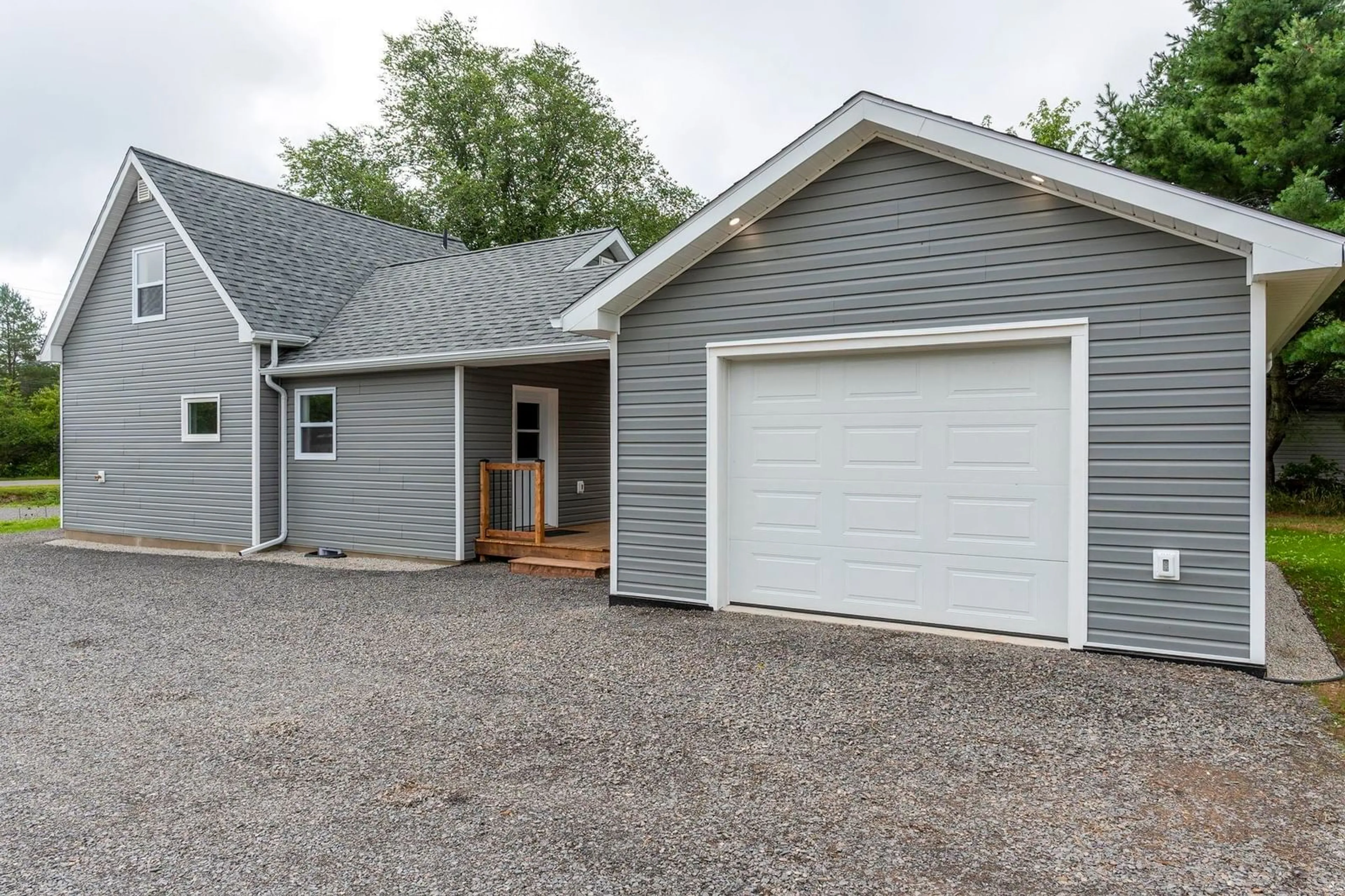 Home with vinyl exterior material, street for 829 North Bishop Rd, Lakeville Nova Scotia B4N 3V7