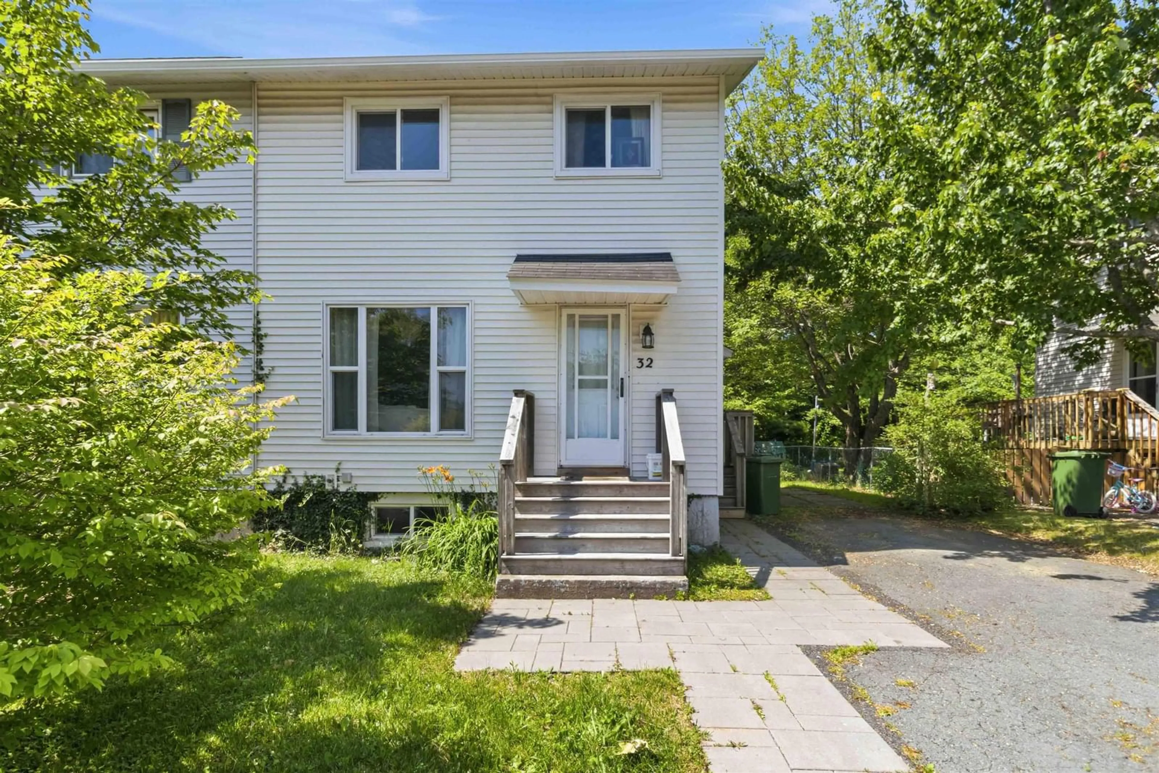 Home with vinyl exterior material, street for 32 Lynnville Dr, Lower Sackville Nova Scotia B4C 2H8