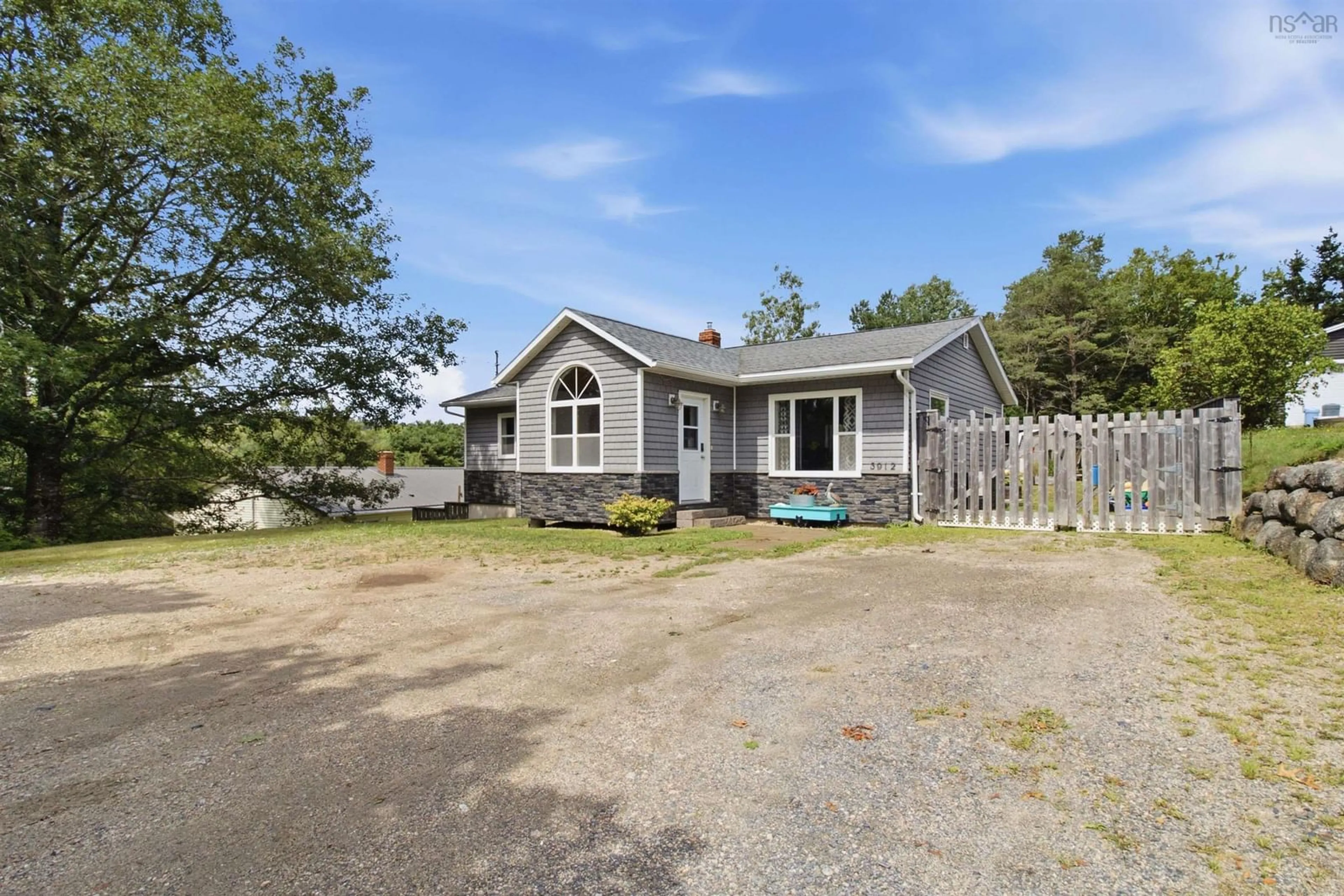 A pic from outside/outdoor area/front of a property/back of a property/a pic from drone, street for 3912 North St, Chester Nova Scotia B0J 1J0
